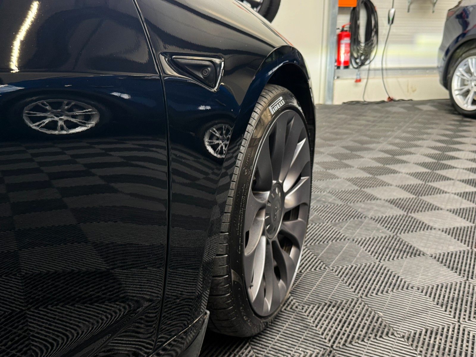 Tesla Model 3 MODEL 3 PERFORMANCE | AP3 | 20INCH | SOLID BLA |