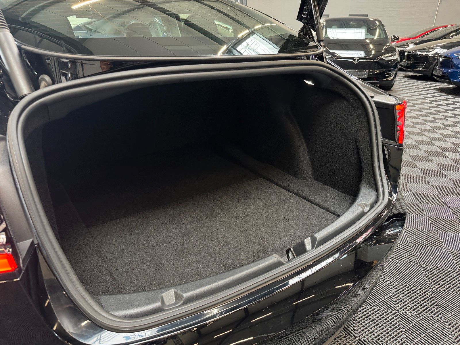 Tesla Model 3 MODEL 3 PERFORMANCE | AP3 | 20INCH | SOLID BLA |