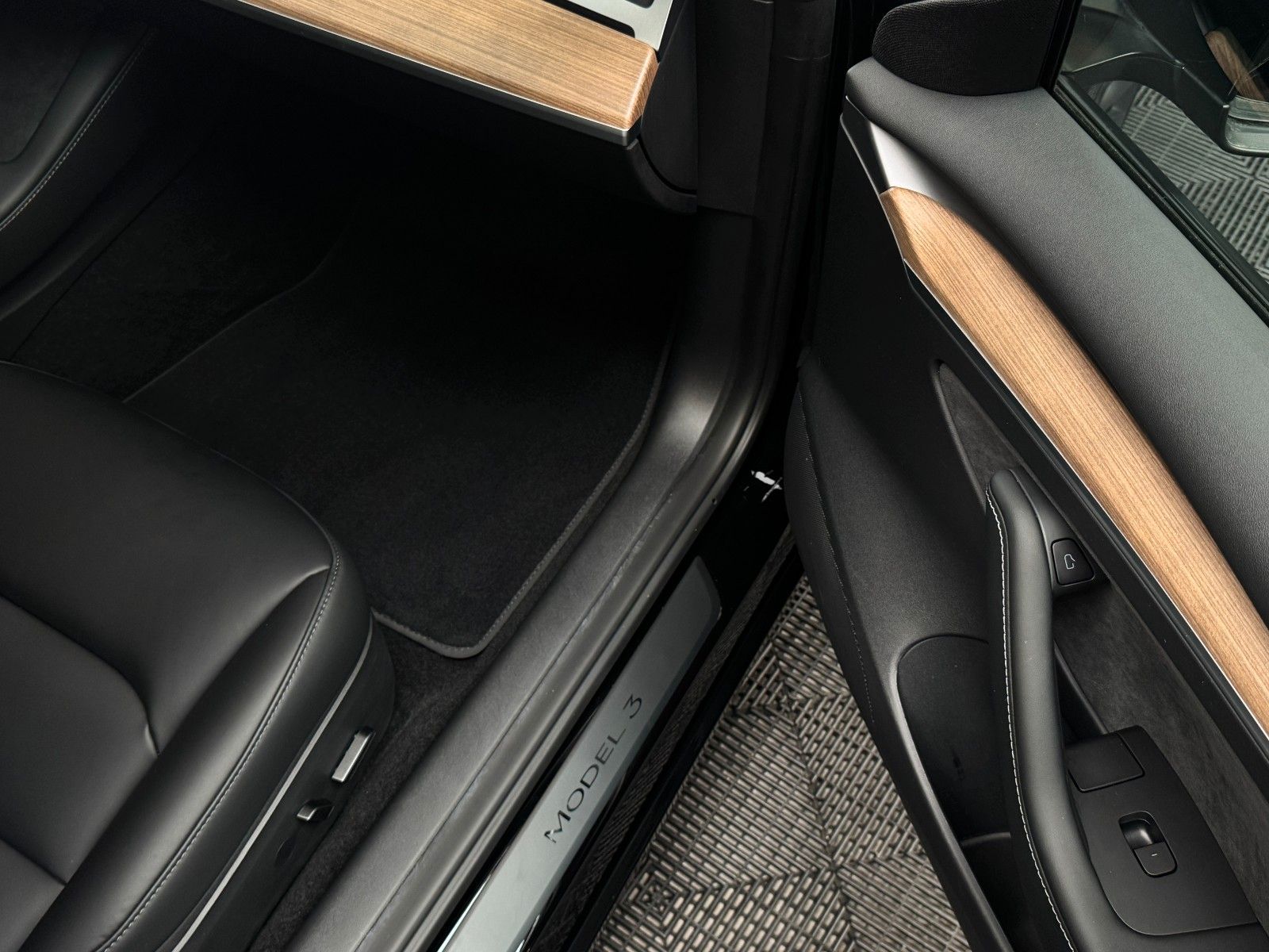 Tesla Model 3 MODEL 3 PERFORMANCE | AP3 | 20INCH | SOLID BLA |
