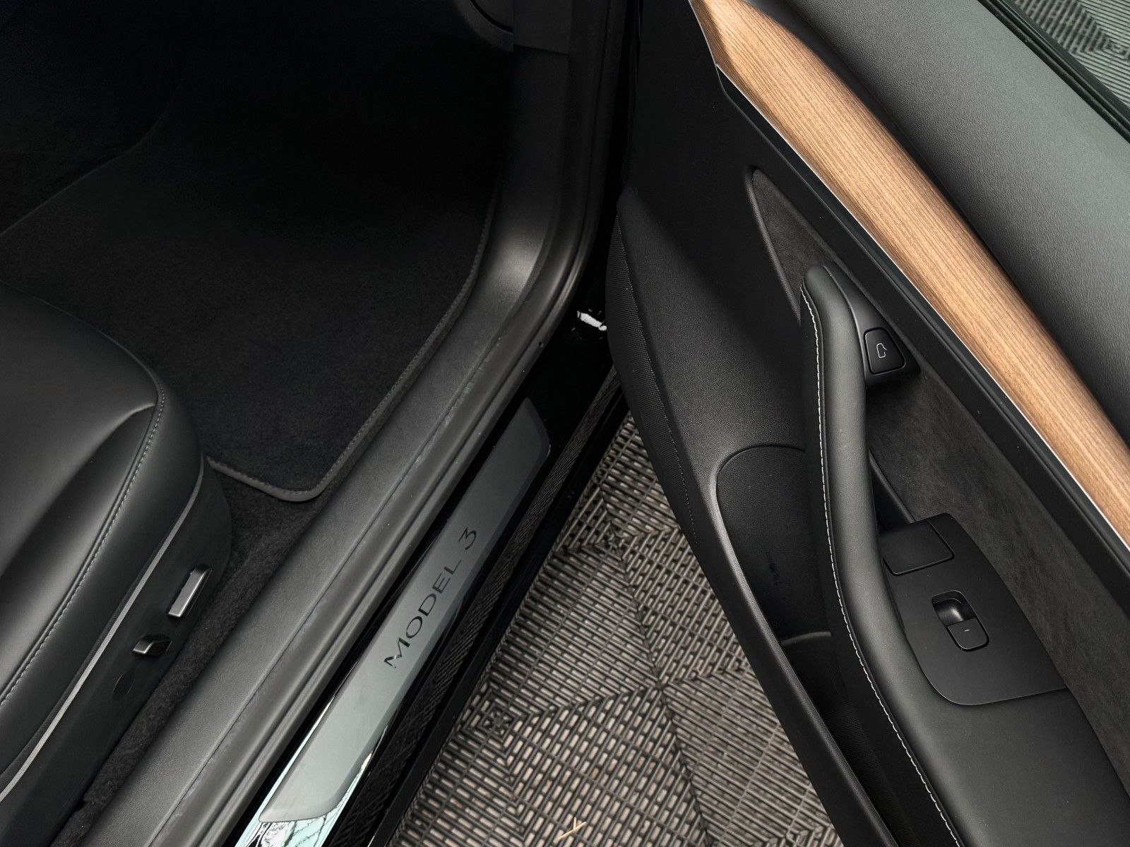 Tesla Model 3 MODEL 3 PERFORMANCE | AP3 | 20INCH | SOLID BLA |