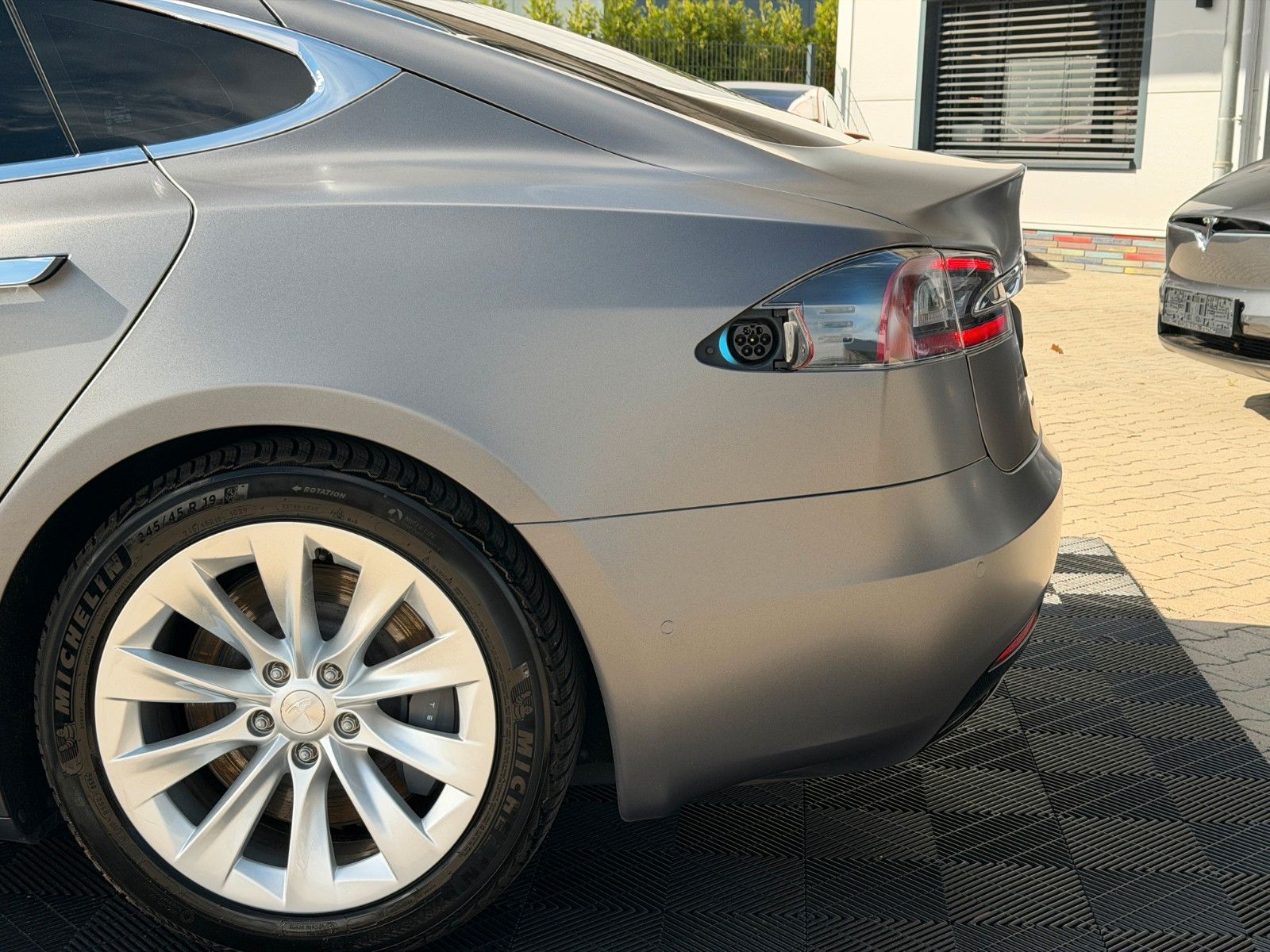 Tesla Model S MODEL S LONG RANGE RAVEN | MATT WRAP |