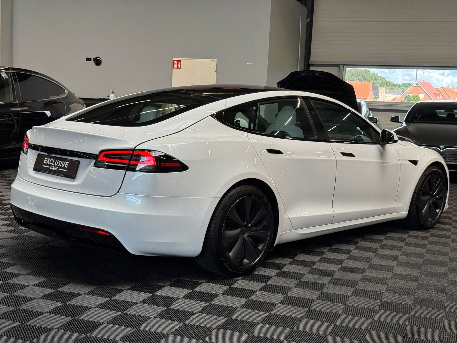 Tesla Model S MODEL S PALLADIUM MAXIMAL RANGE | WOOD | AHK |