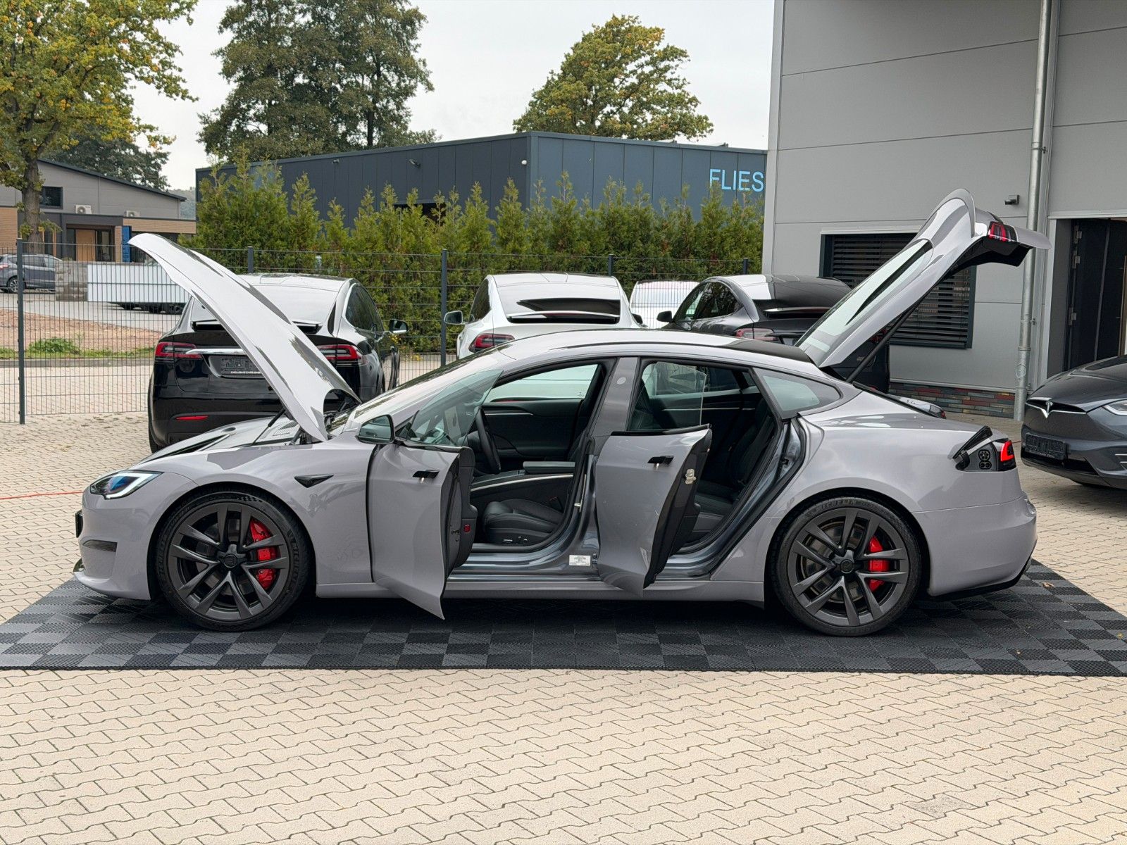 Tesla Model S MODEL S PLAID | NARDO-GREY WRAP | 21&quot; ARACHNID