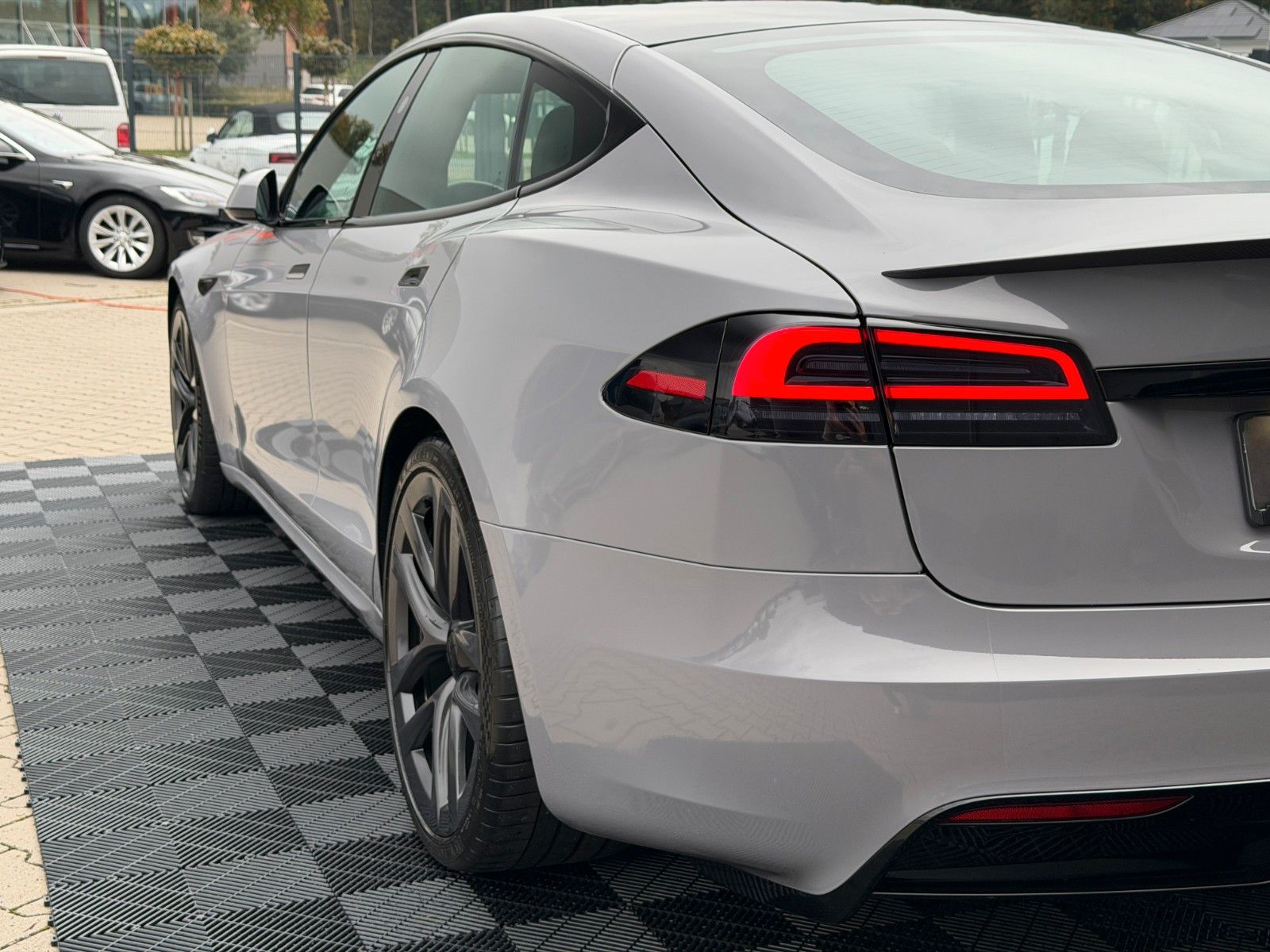 Tesla Model S MODEL S PLAID | NARDO-GREY WRAP | 21&quot; ARACHNID