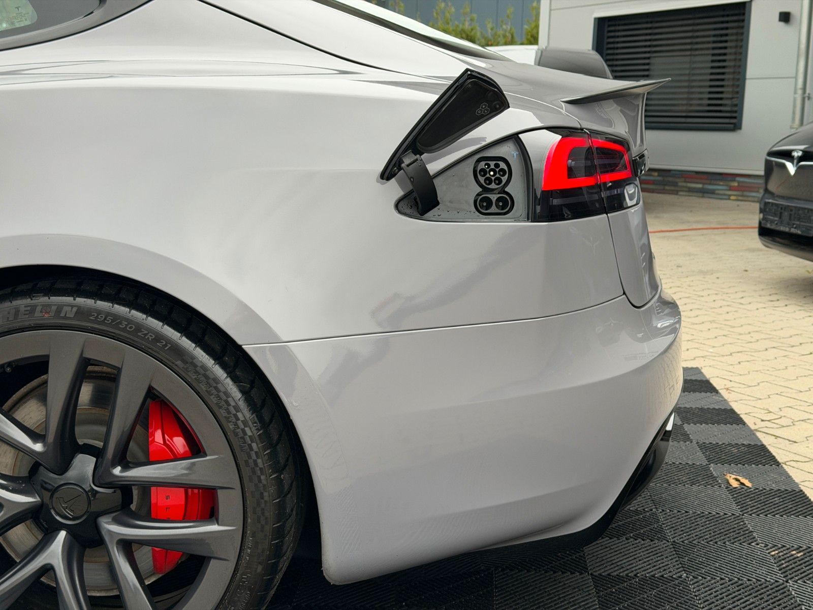Tesla Model S MODEL S PLAID | NARDO-GREY WRAP | 21&quot; ARACHNID