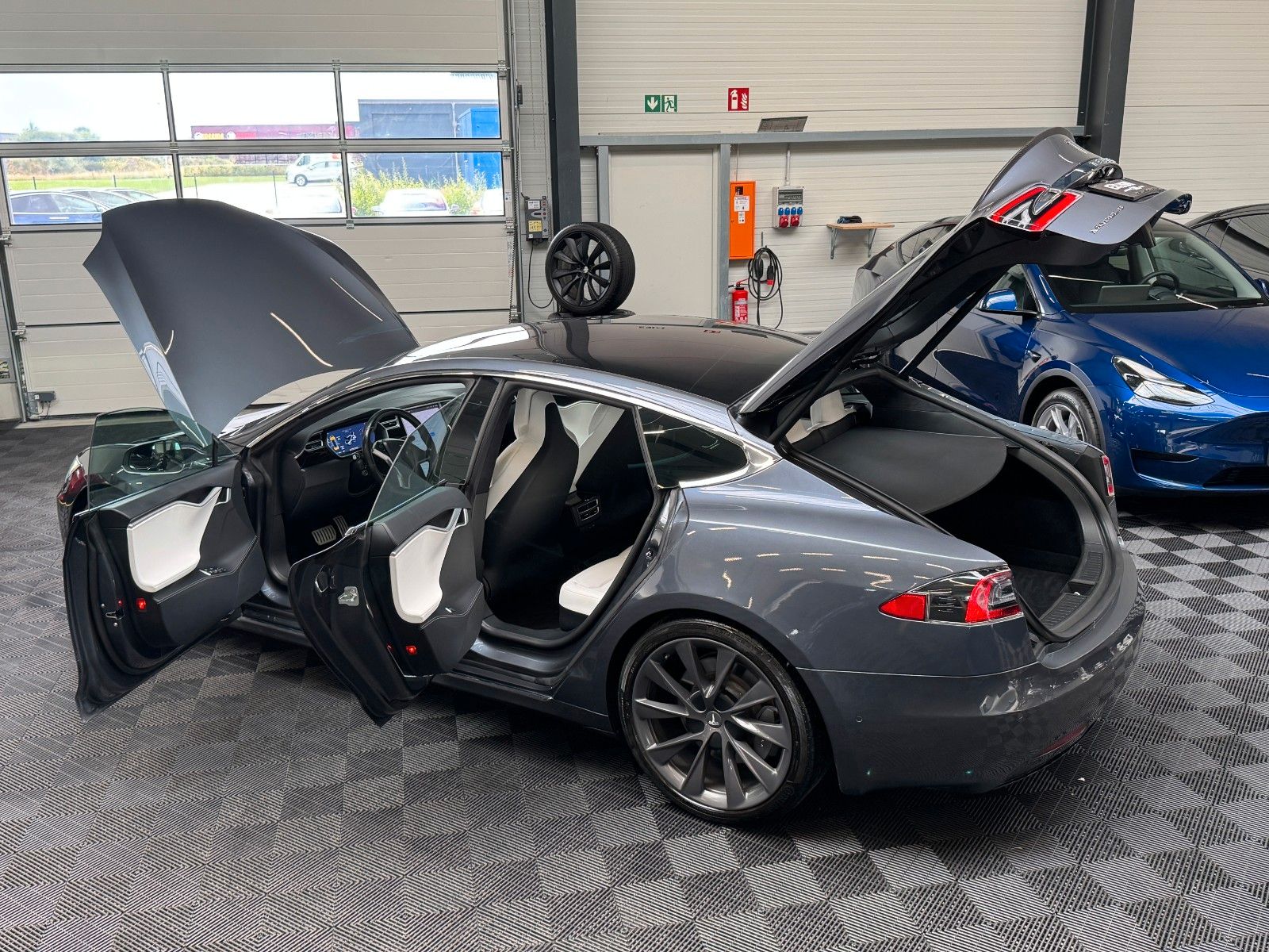 Tesla Model S MODEL S75D | MCU2 | 21INCH | WHITE SEAT |
