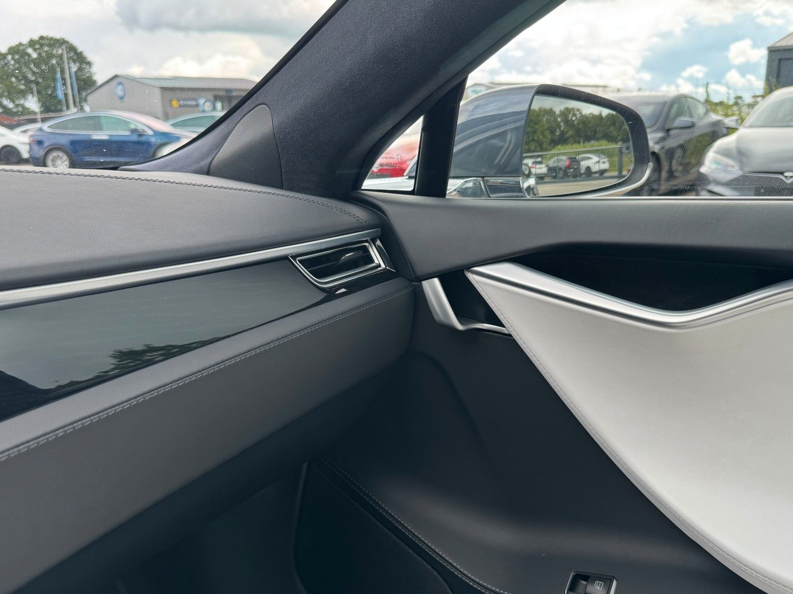Tesla Model S MODEL S75D | MCU2 | 21INCH | WHITE SEAT |