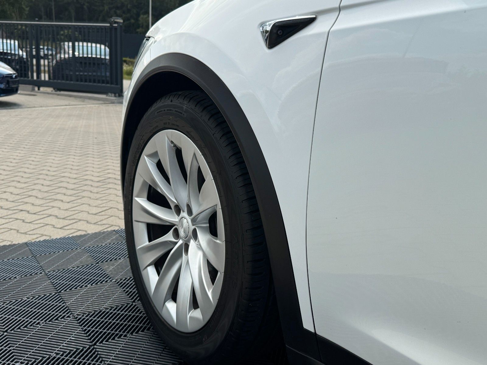 Tesla Model X MODEL X 100D | CCS | WHITE SEAT | 7SEATER |