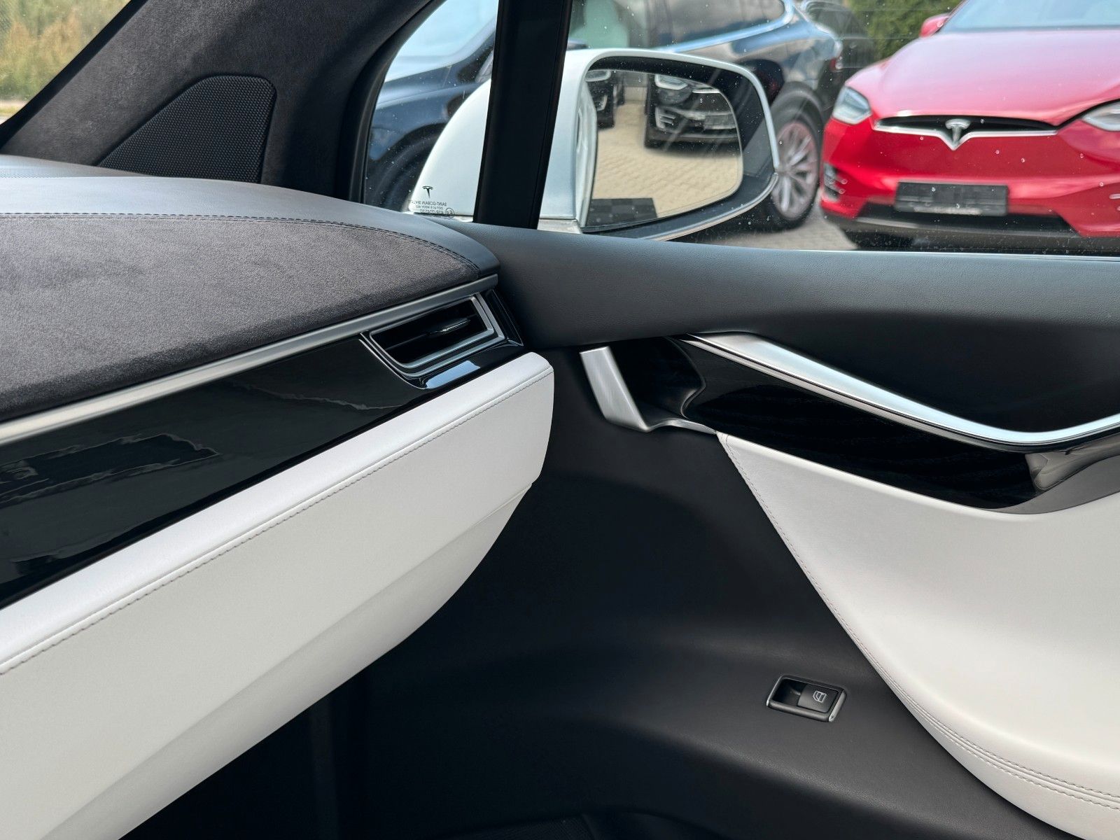 Tesla Model X MODEL X 100D | CCS | WHITE SEAT | 7SEATER |