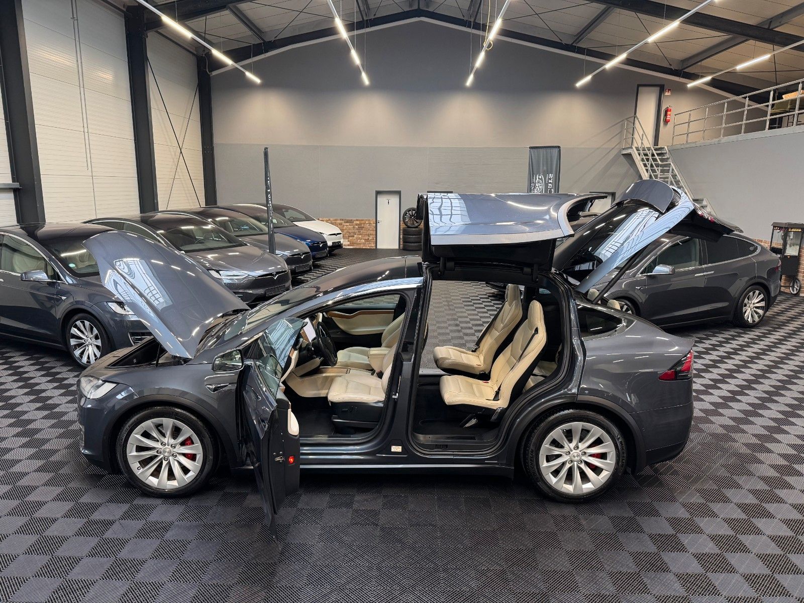 Tesla Model X MODEL X RAVEN PERFORMANCE | 6SEAT | CCS