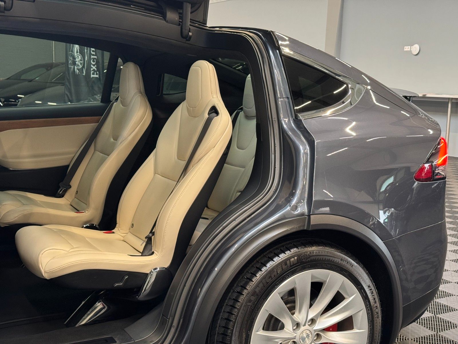 Tesla Model X MODEL X RAVEN PERFORMANCE | 6SEAT | CCS