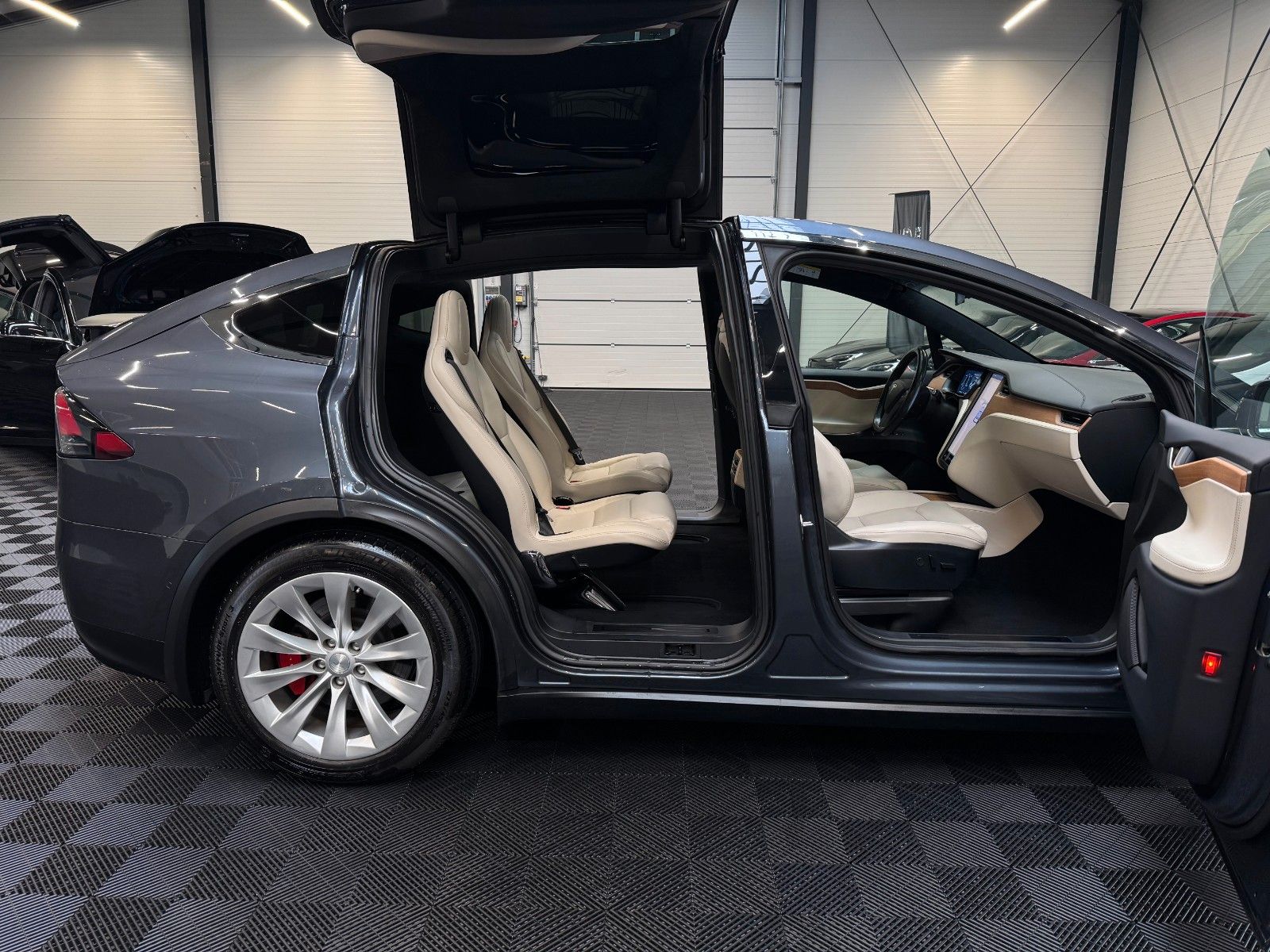 Tesla Model X MODEL X RAVEN PERFORMANCE | 6SEAT | CCS