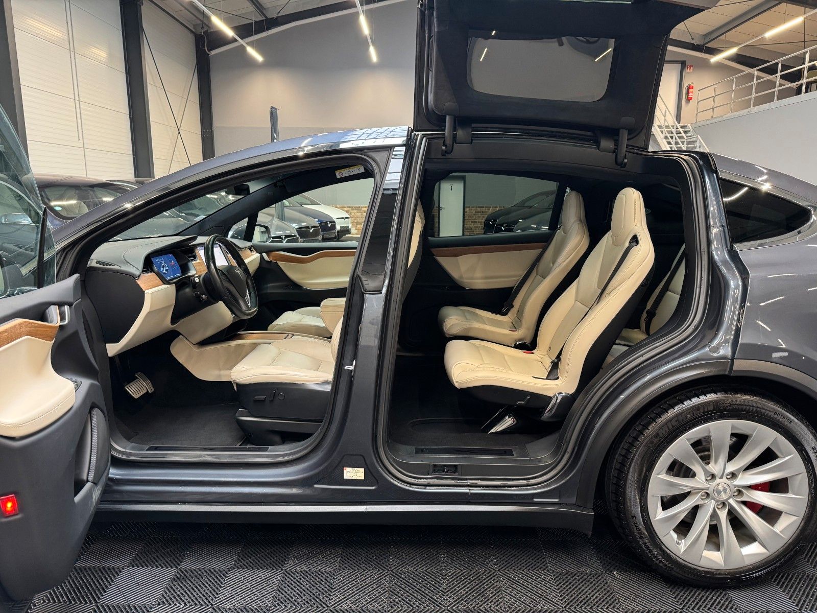 Tesla Model X MODEL X RAVEN PERFORMANCE | 6SEAT | CCS