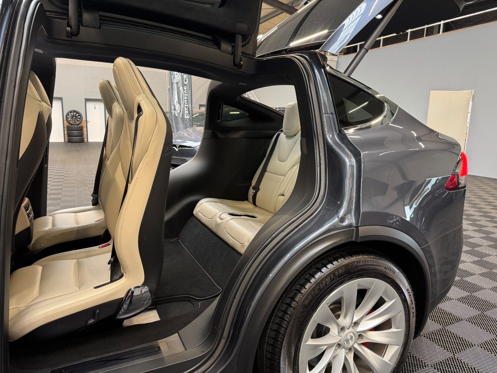 Tesla Model X MODEL X RAVEN PERFORMANCE | 6SEAT | CCS