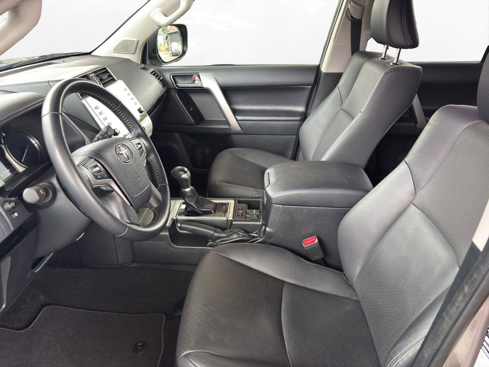 Toyota Land Cruiser Land Cruiser Luxury Leder Sitzlüftung CarPlay