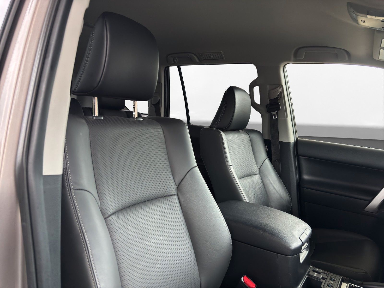 Toyota Land Cruiser Land Cruiser Luxury Leder Sitzlüftung CarPlay