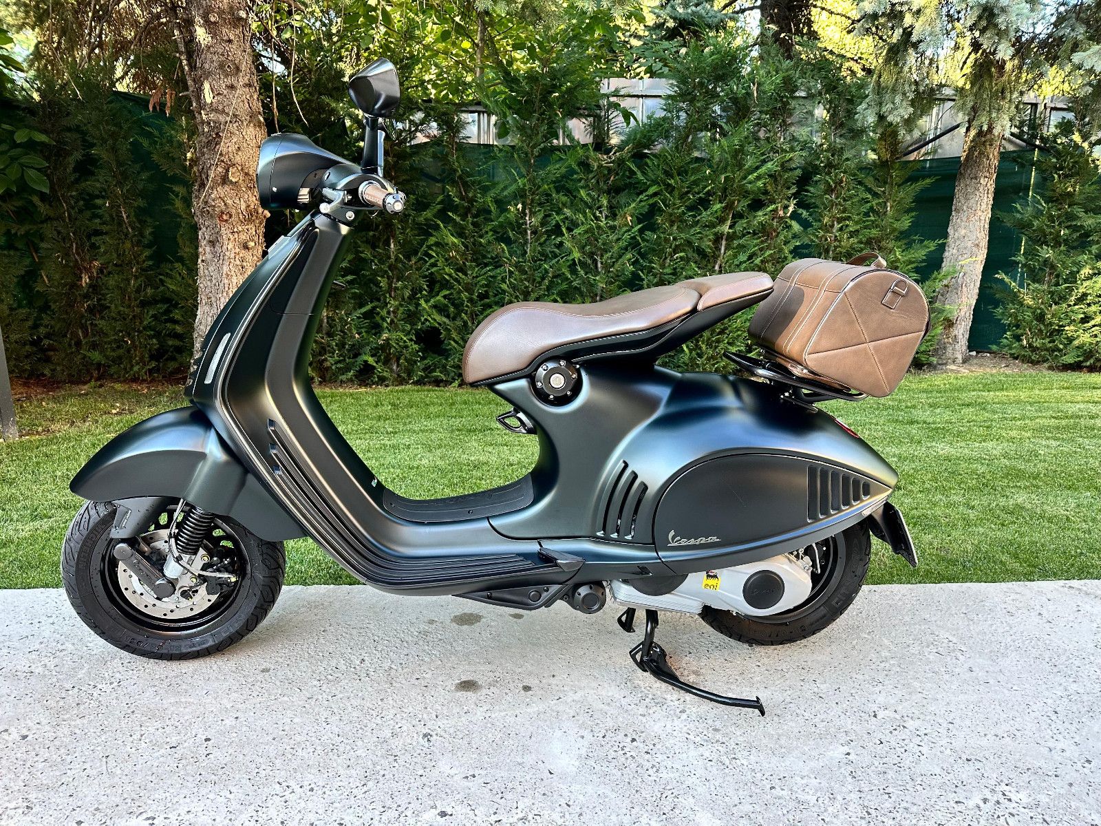 Vespa 946/ EMPORIO ARMANI/N:0775