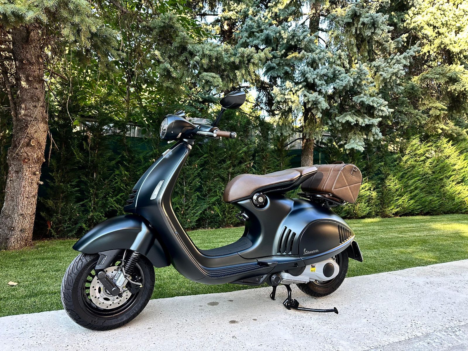 Vespa 946/ EMPORIO ARMANI/N:0775