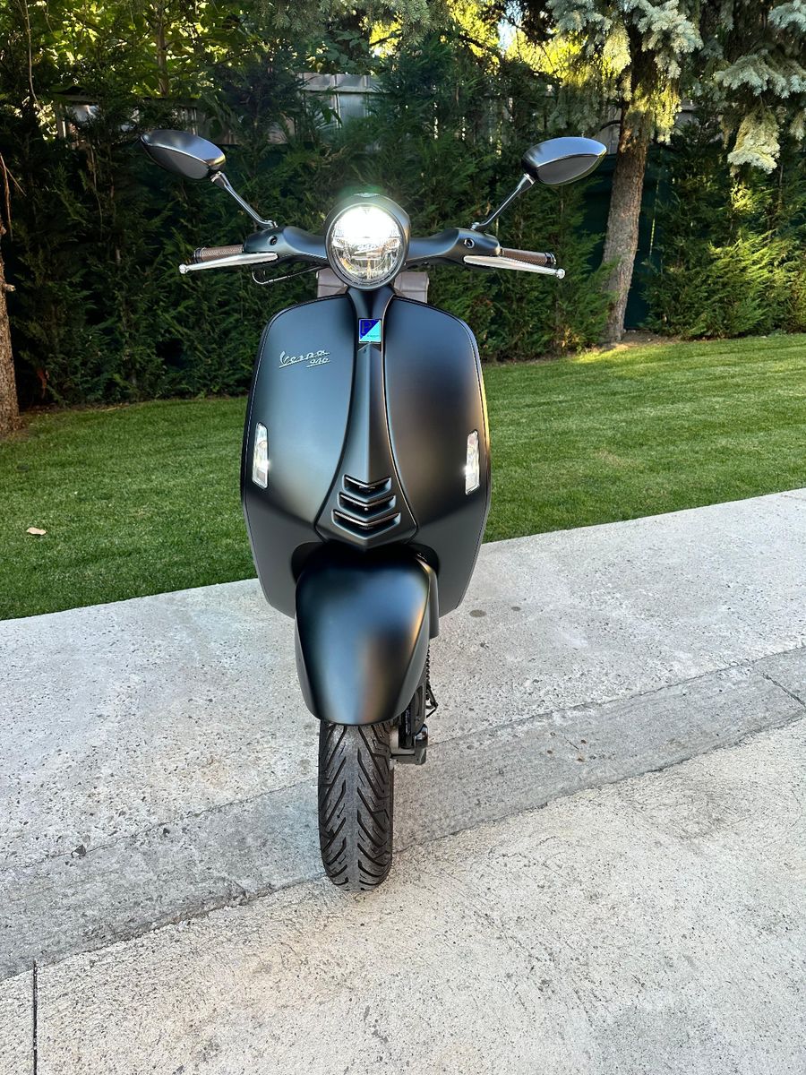 Vespa 946/ EMPORIO ARMANI/N:0775