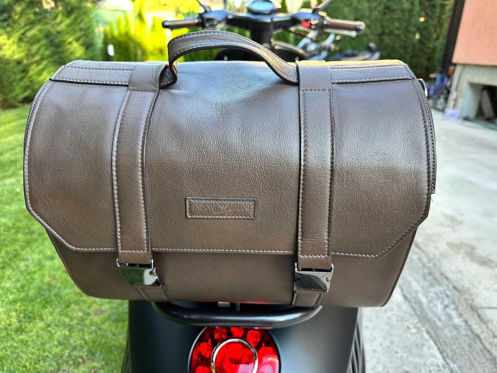 Vespa 946/ EMPORIO ARMANI/N:0775