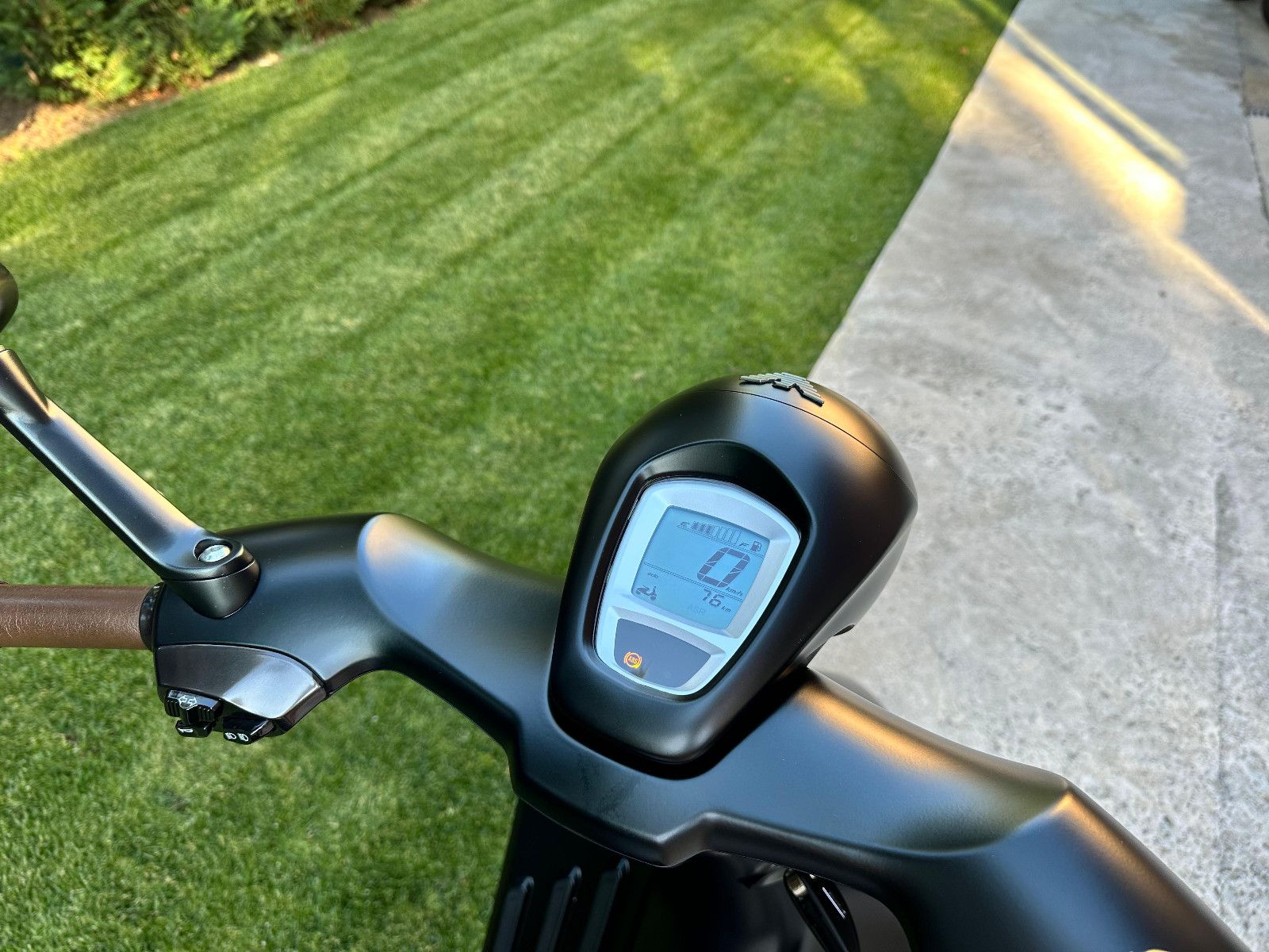 Vespa 946/ EMPORIO ARMANI/N:0775