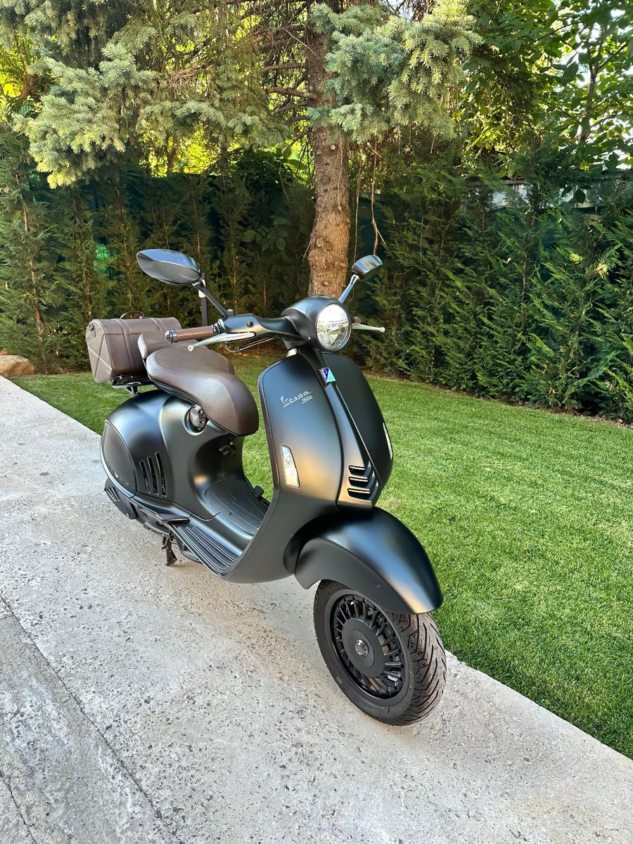 Vespa 946/ EMPORIO ARMANI/N:0775
