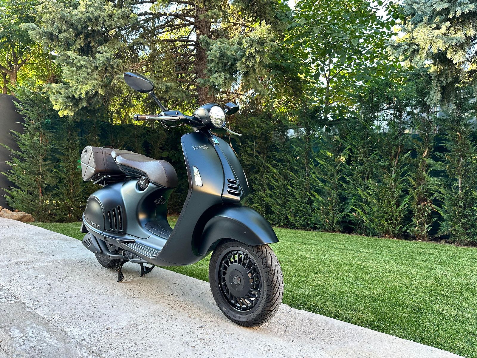 Vespa 946/ EMPORIO ARMANI/N:0775