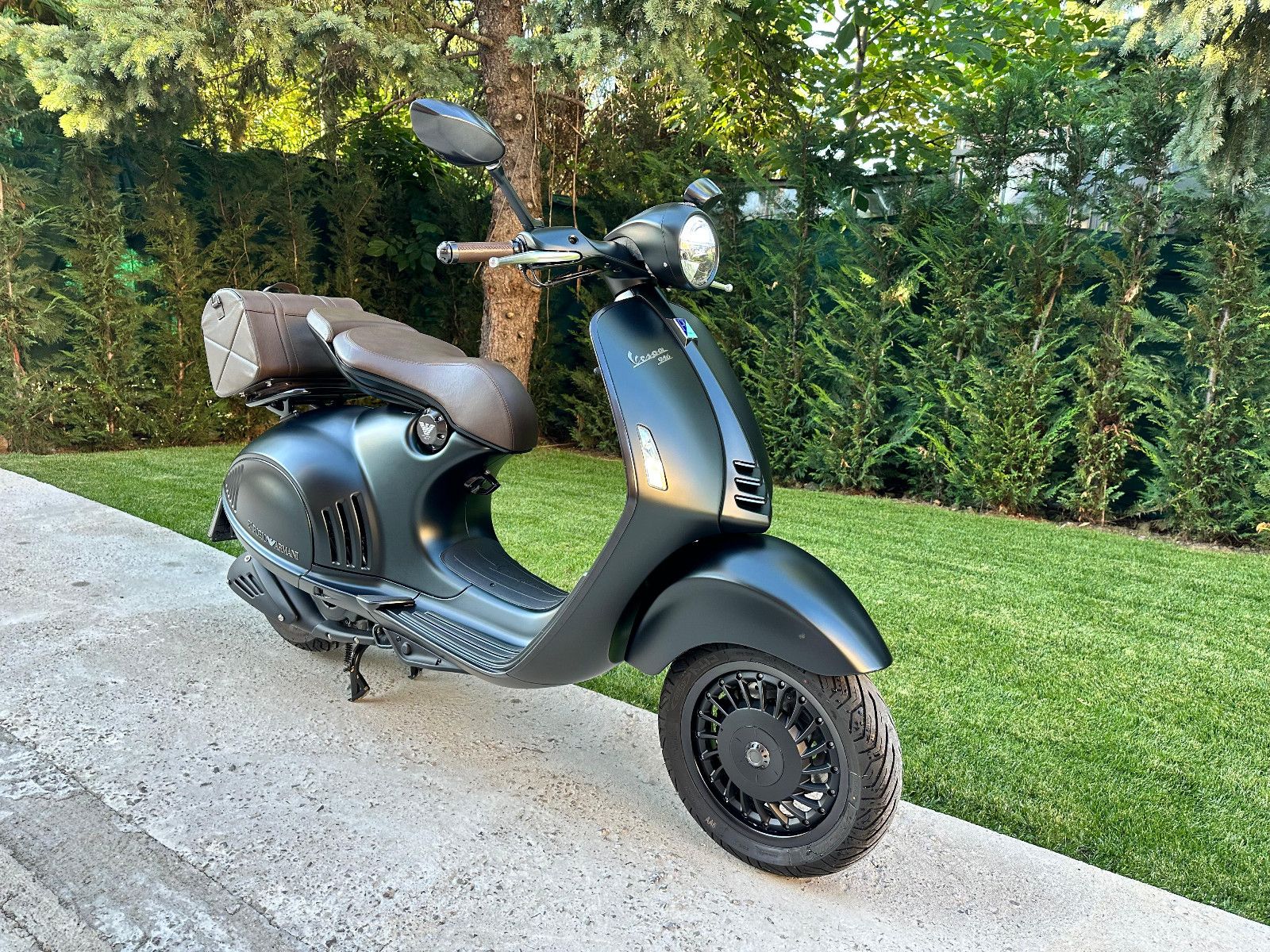 Vespa 946/ EMPORIO ARMANI/N:0775