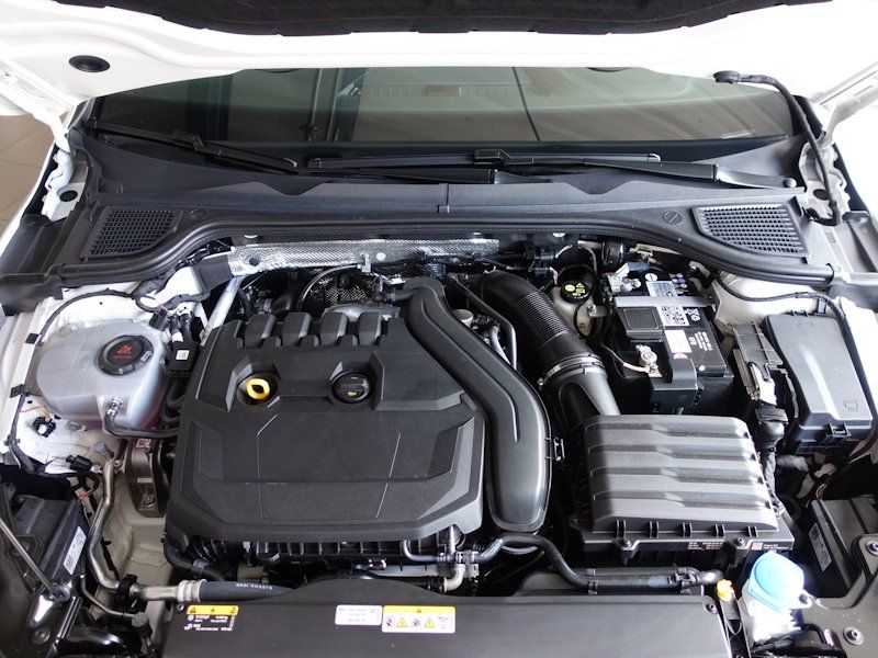Volkswagen Golf Golf 8 1.5 TSI R-Line