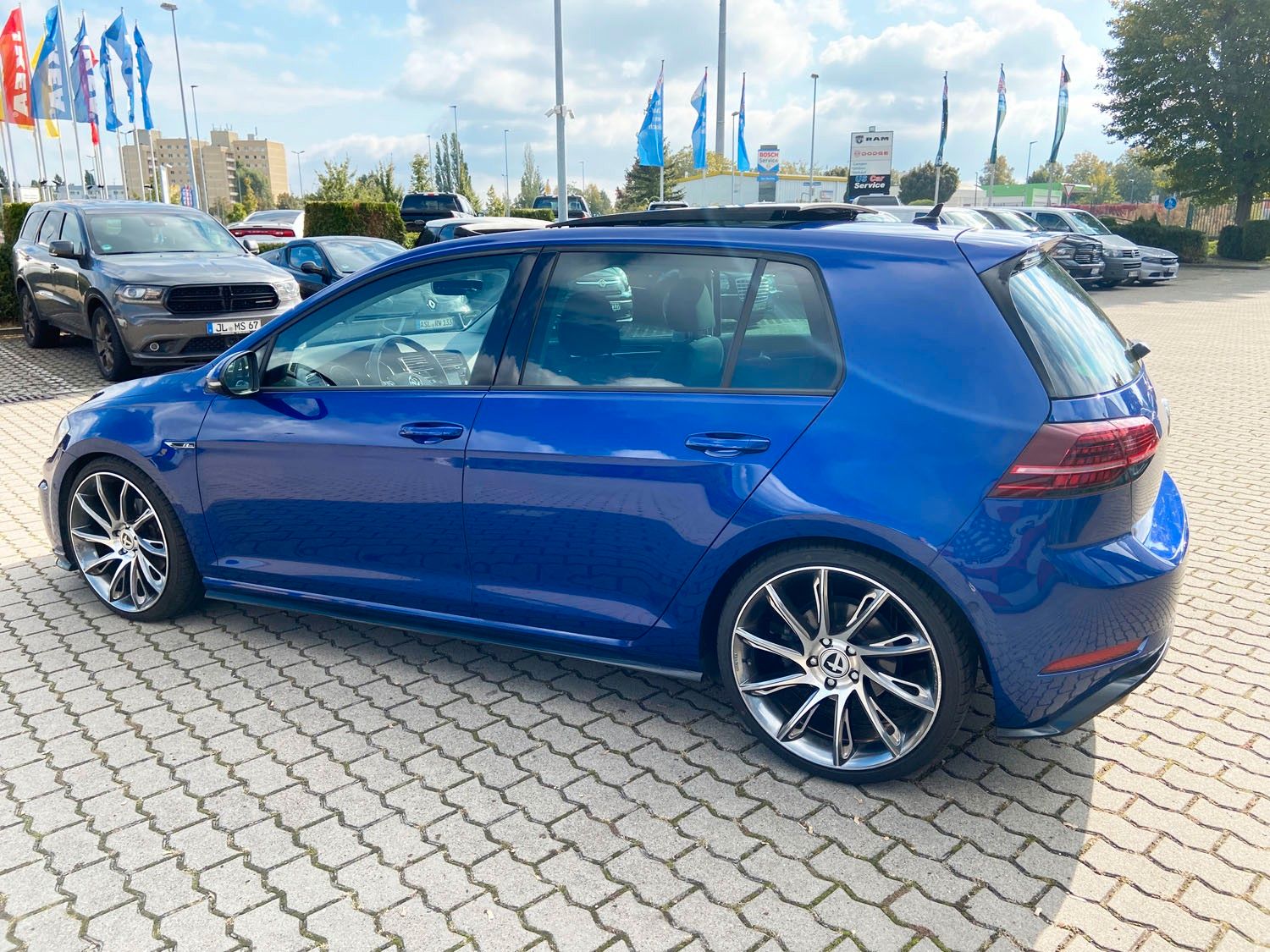Volkswagen Golf Golf VII 1,5 TSI Highline|R-LINE|PANO|19&quot;TOMASON