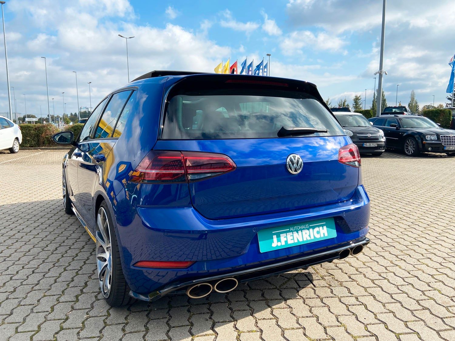 Volkswagen Golf Golf VII 1,5 TSI Highline|R-LINE|PANO|19&quot;TOMASON