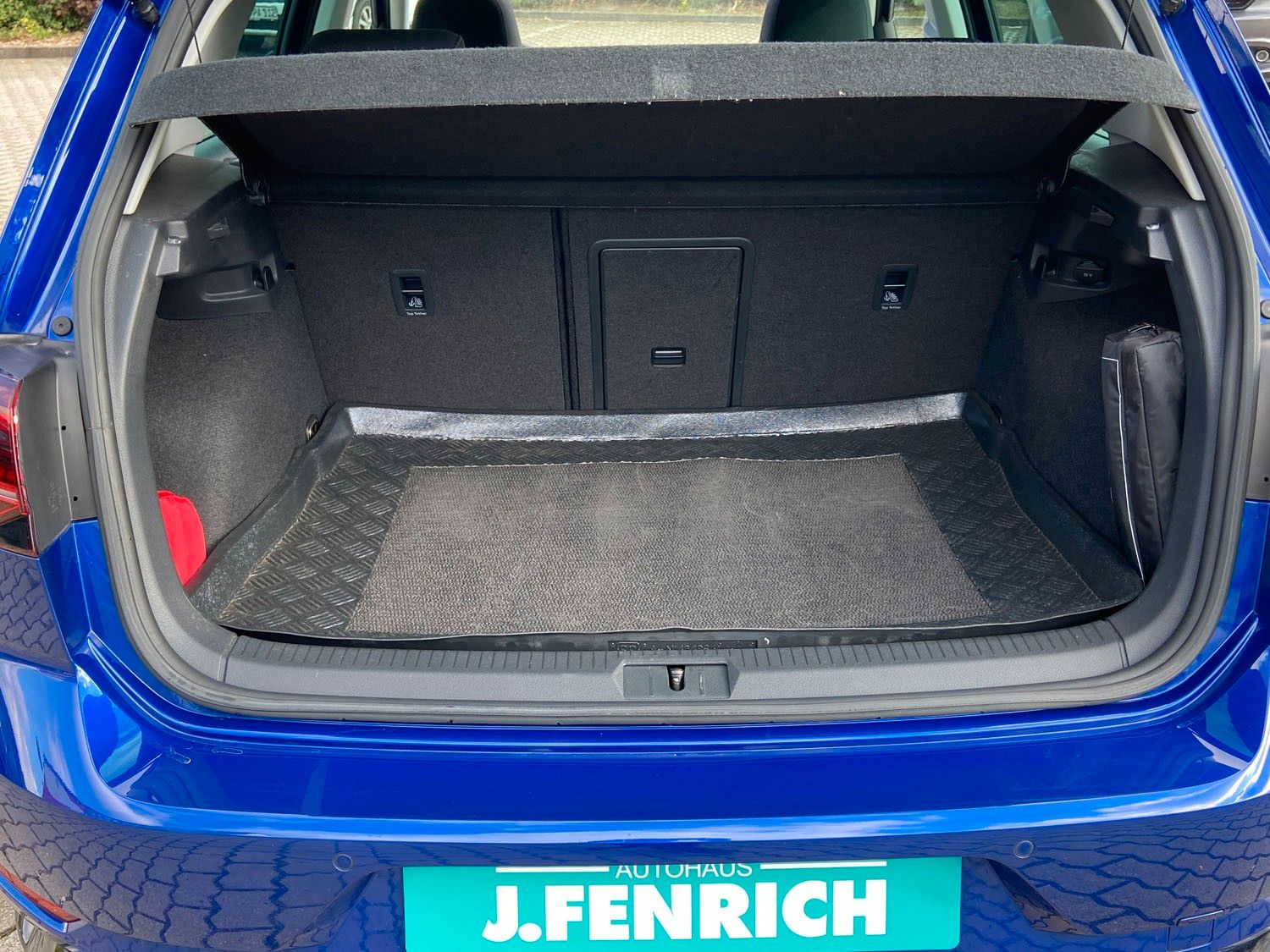 Volkswagen Golf Golf VII 1,5 TSI Highline|R-LINE|PANO|19&quot;TOMASON