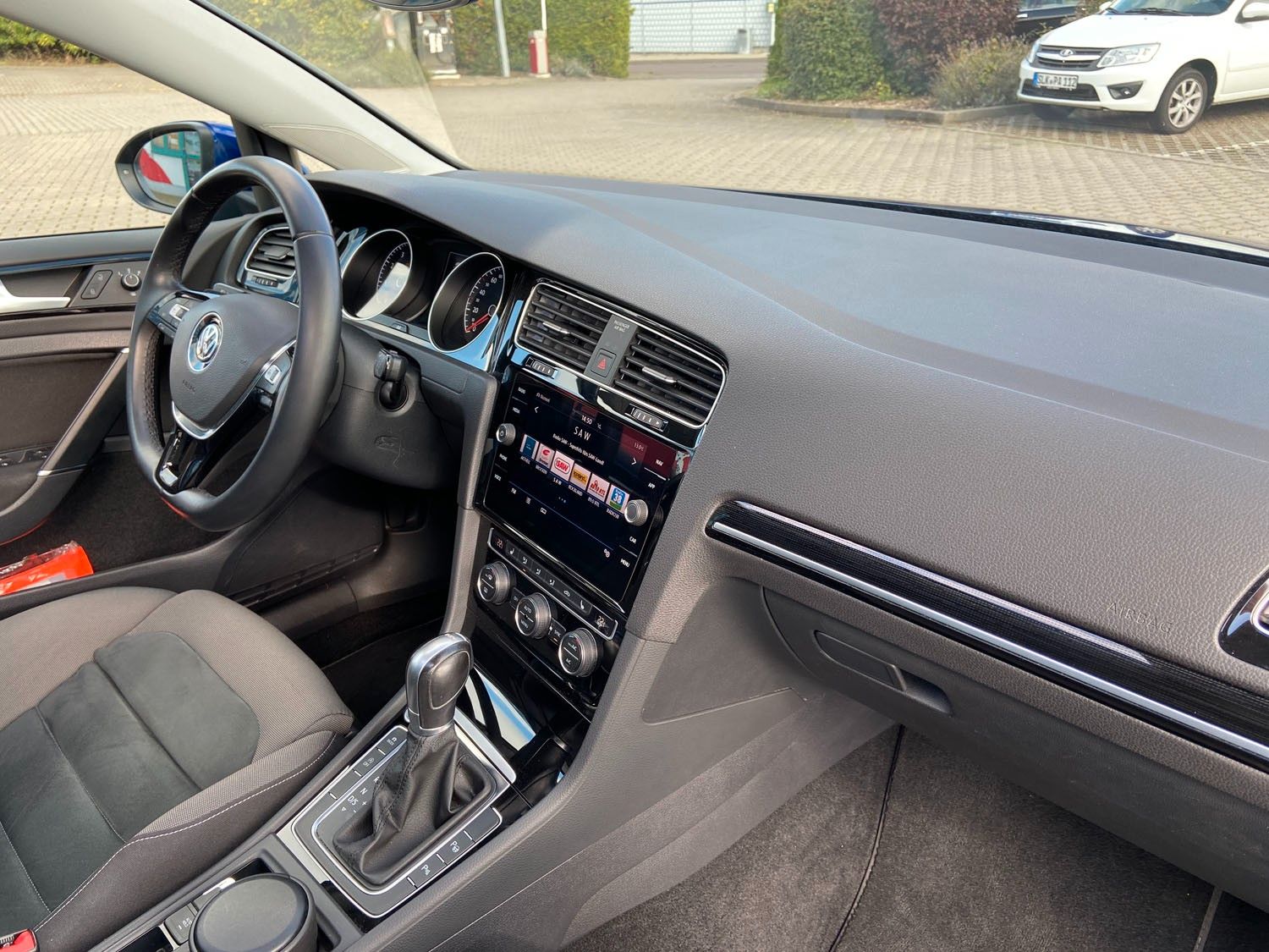 Volkswagen Golf Golf VII 1,5 TSI Highline|R-LINE|PANO|19&quot;TOMASON