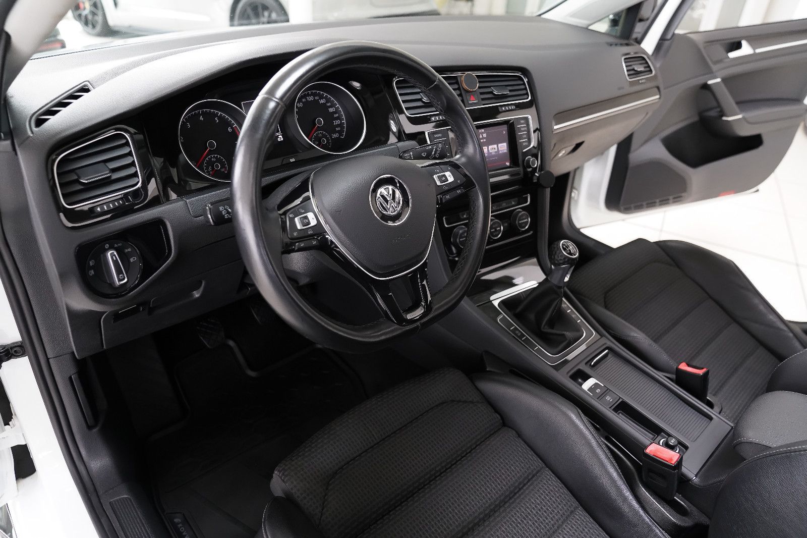 Volkswagen Golf Golf VII Lim. Highline BMT Dach Austauschmotor !