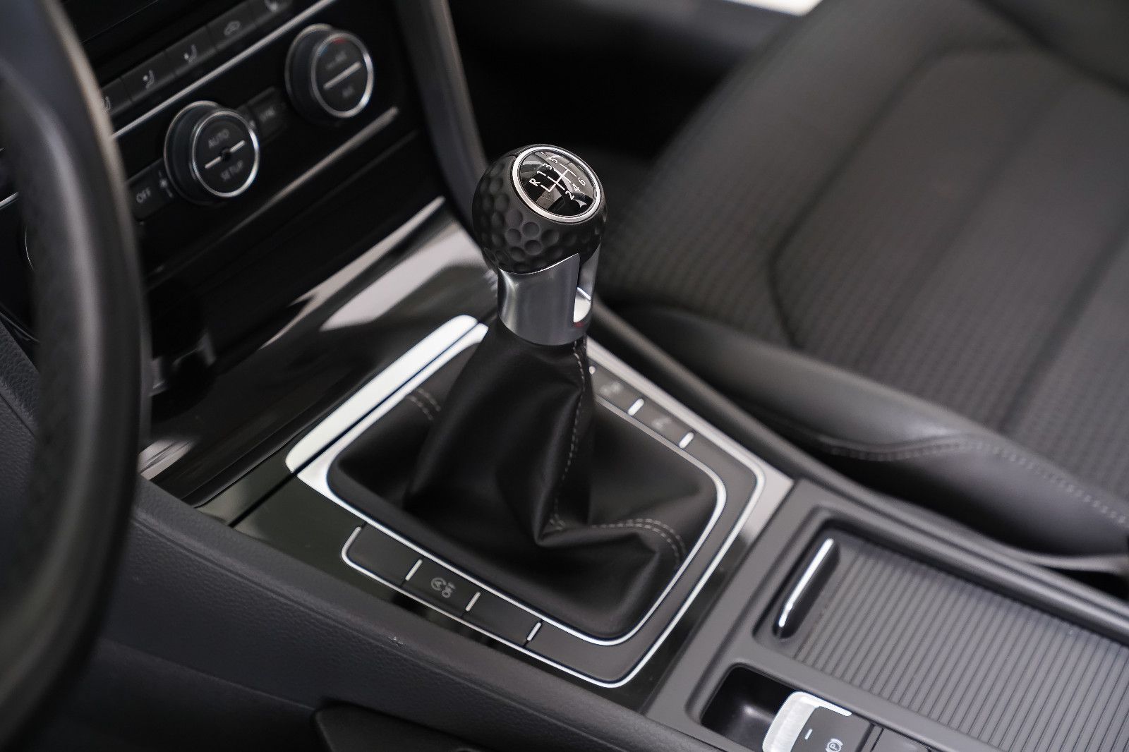 Volkswagen Golf Golf VII Lim. Highline BMT Dach Austauschmotor !