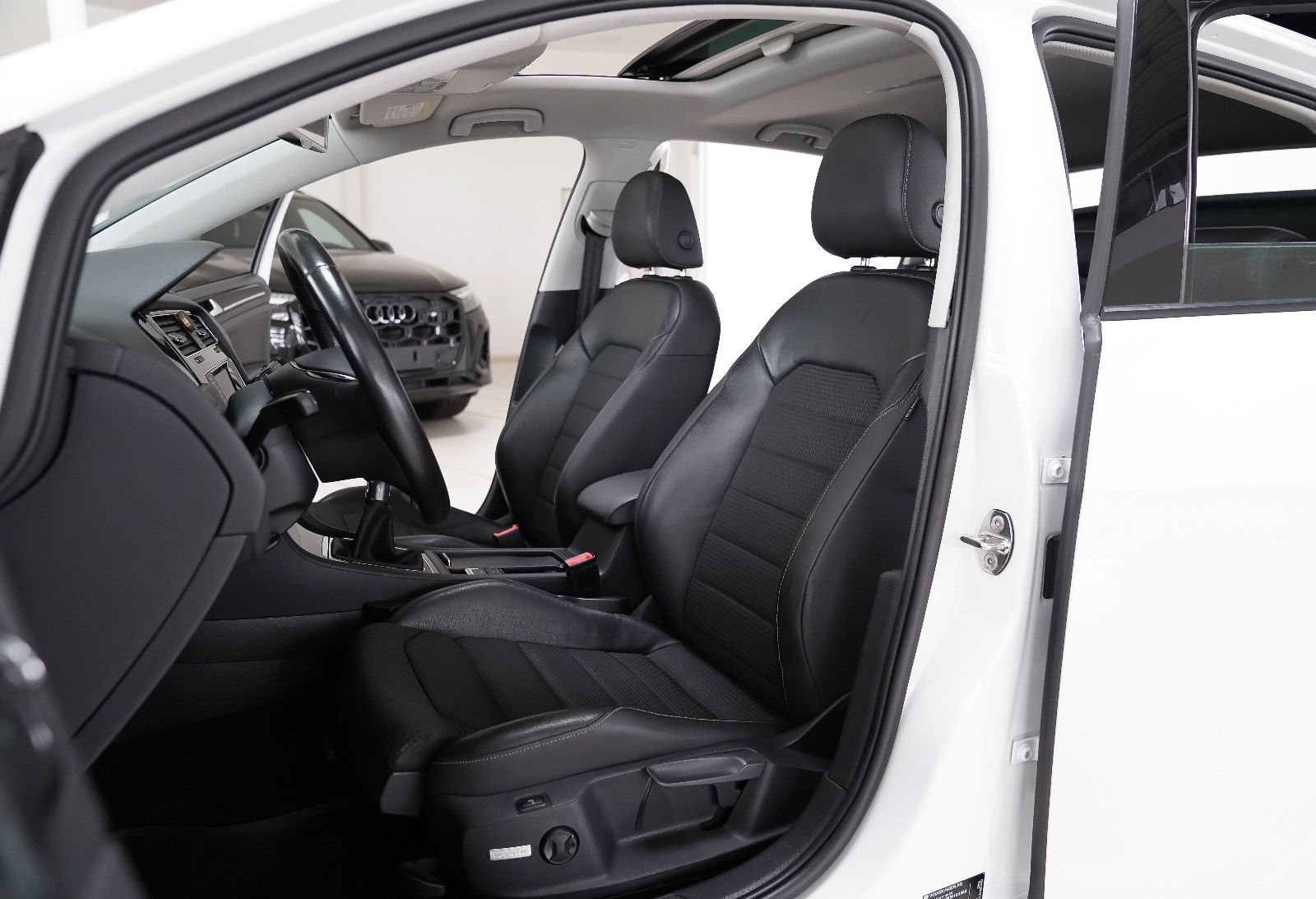 Volkswagen Golf Golf VII Lim. Highline BMT Dach Austauschmotor !