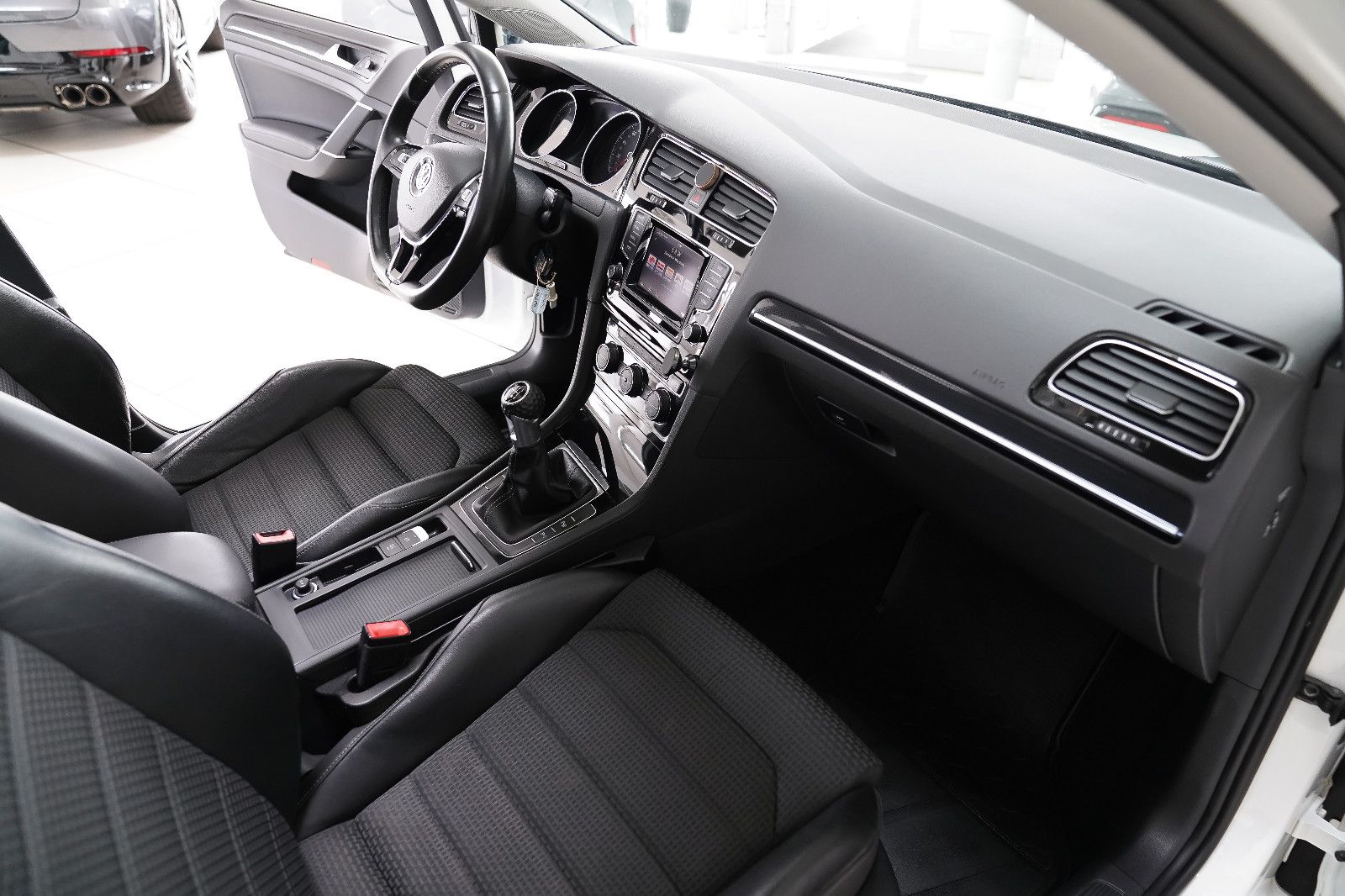Volkswagen Golf Golf VII Lim. Highline BMT Dach Austauschmotor !