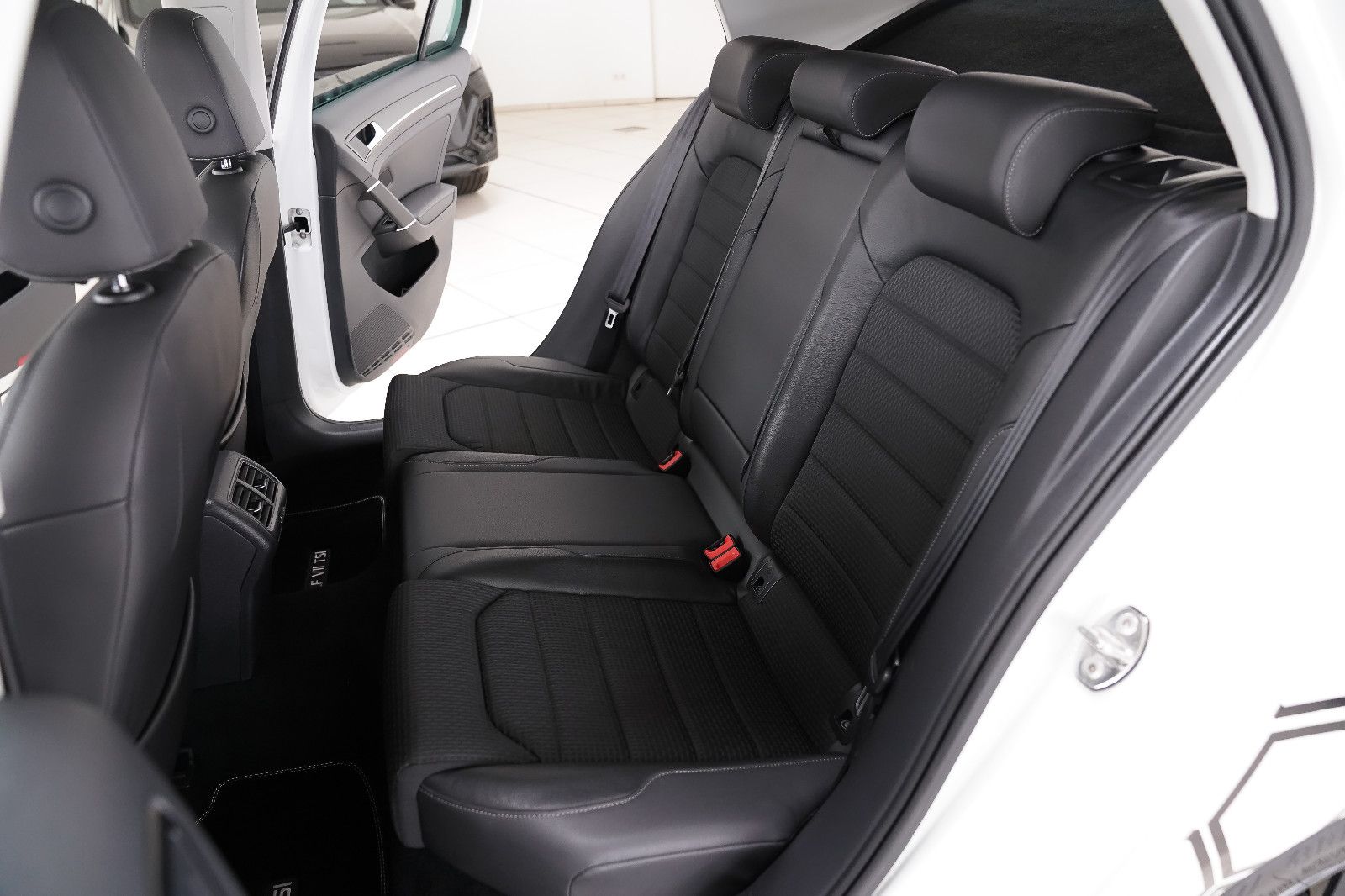Volkswagen Golf Golf VII Lim. Highline BMT Dach Austauschmotor !
