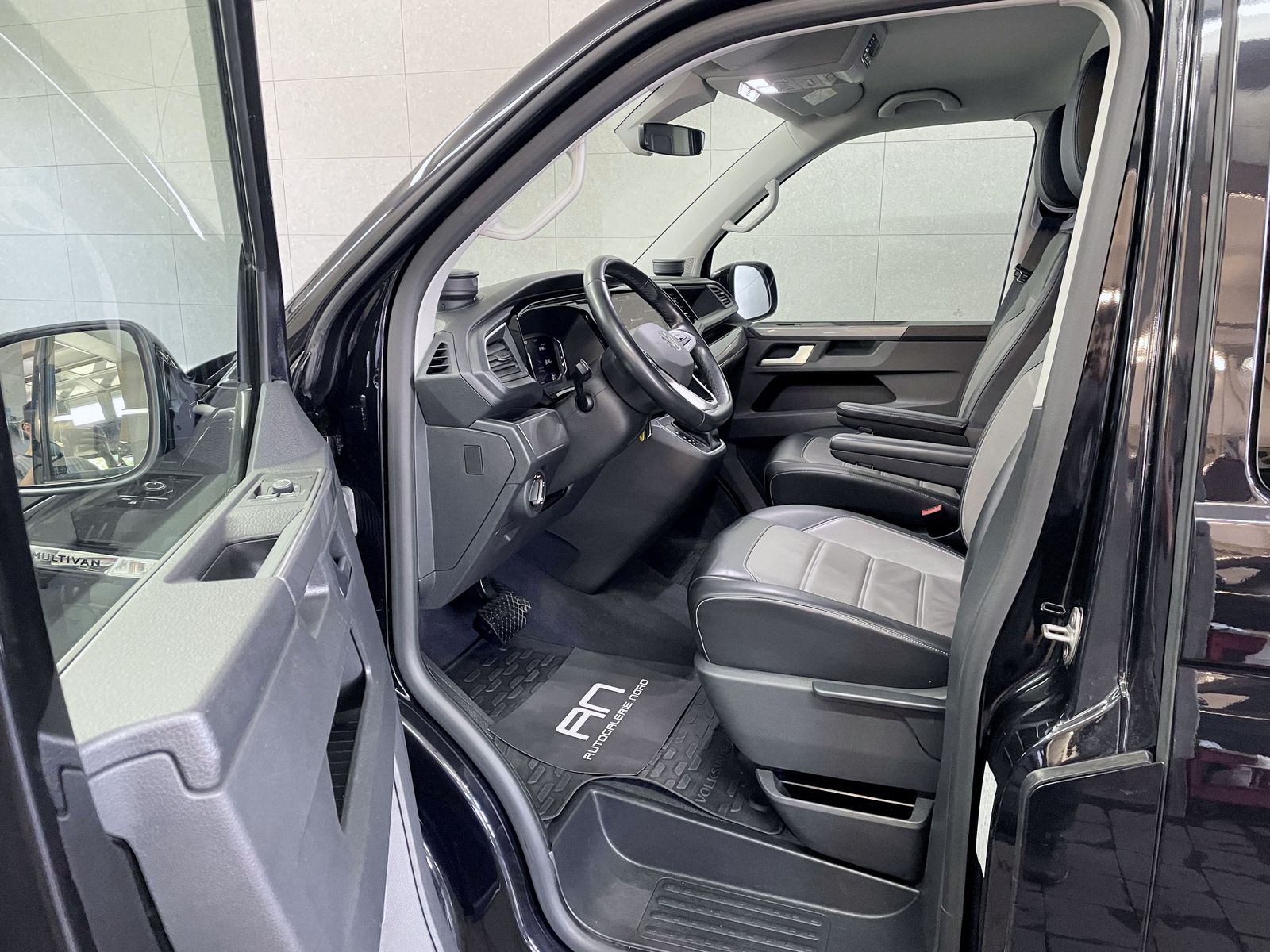 Volkswagen T6 Multivan T6 Multivan T6.1 Highline Navi+ACC+Assistenz-Plu