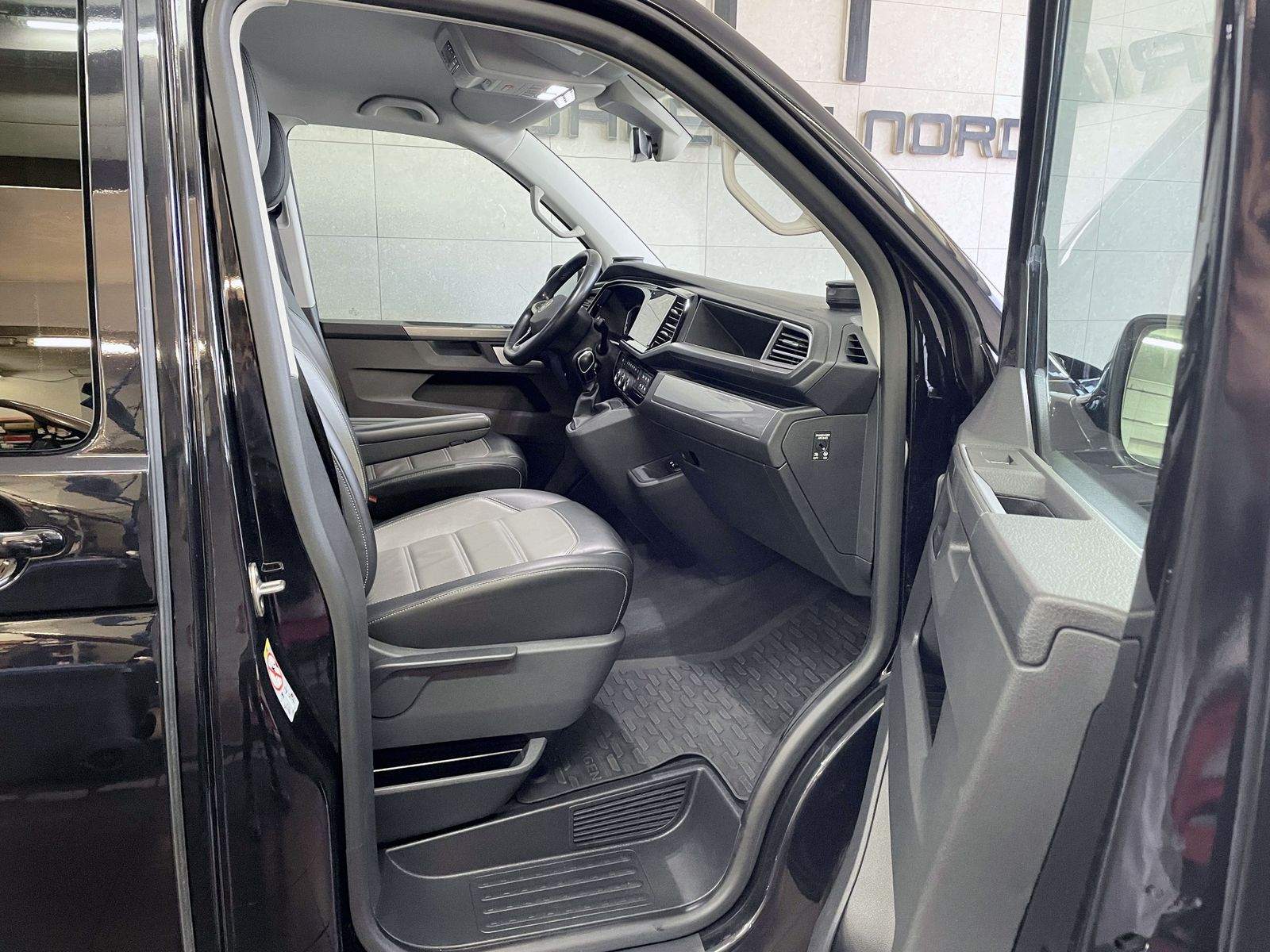 Volkswagen T6 Multivan T6 Multivan T6.1 Highline Navi+ACC+Assistenz-Plu