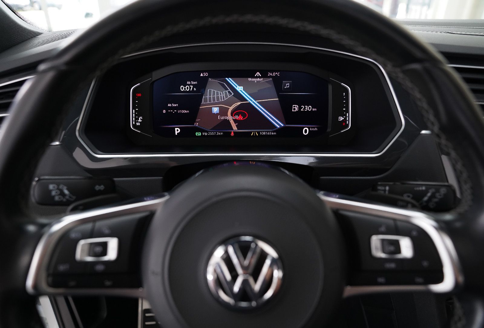 Volkswagen Tiguan Tiguan Highline BMT Pano Navi R-Line Kamera AHK