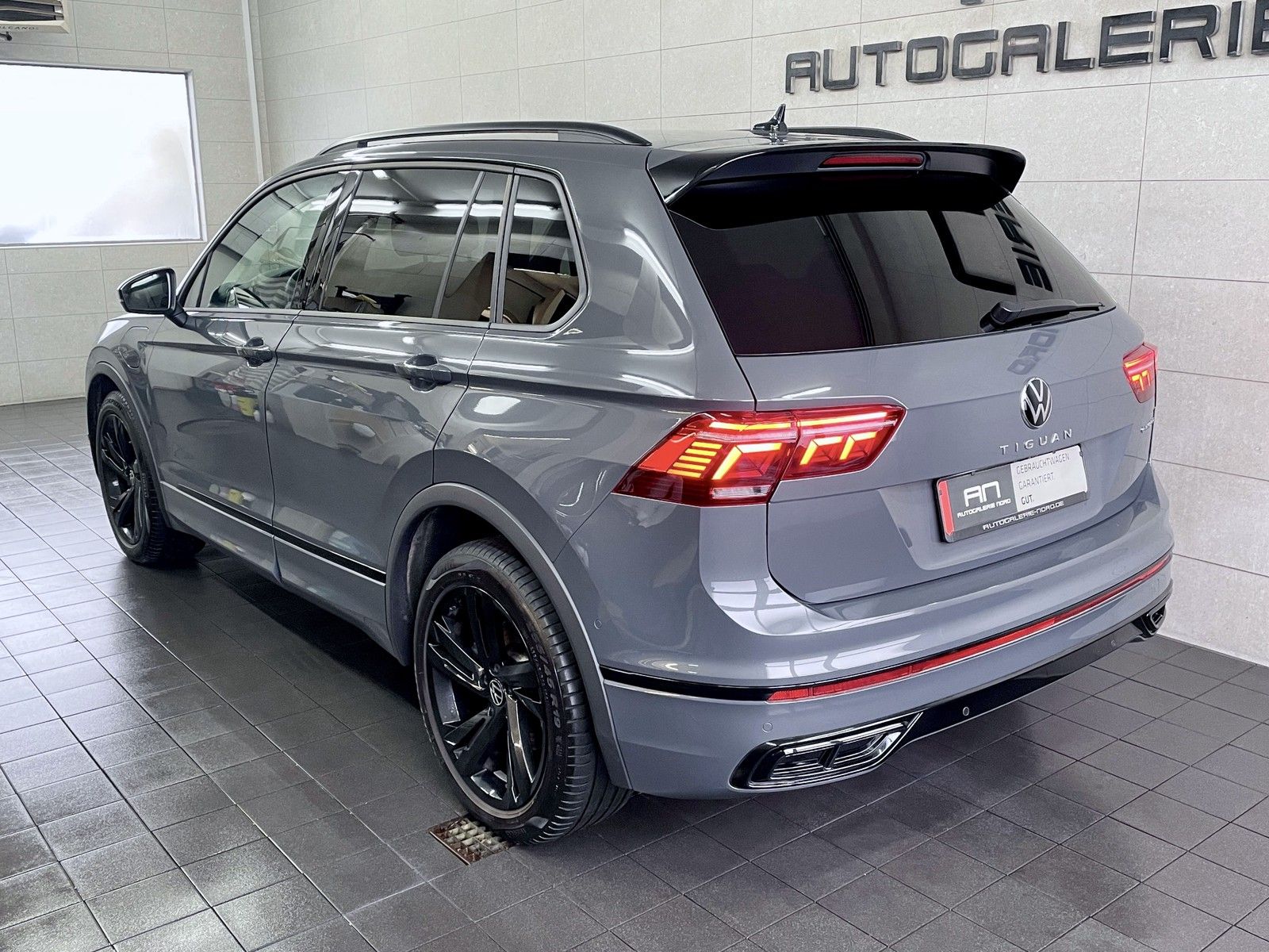 Volkswagen Tiguan Tiguan R-Line eHybrid Black Style+Business Premi