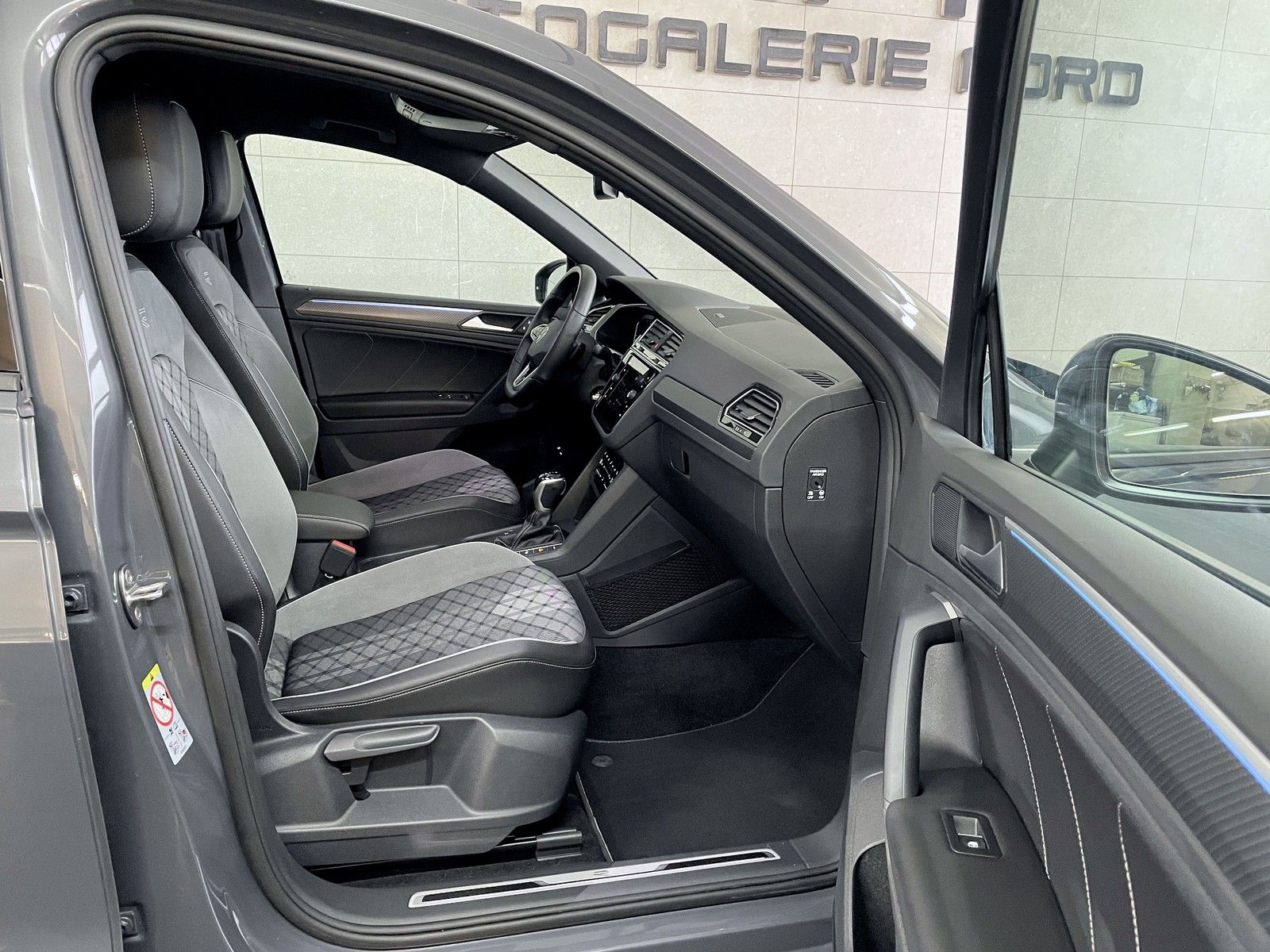 Volkswagen Tiguan Tiguan R-Line eHybrid Black Style+Business Premi