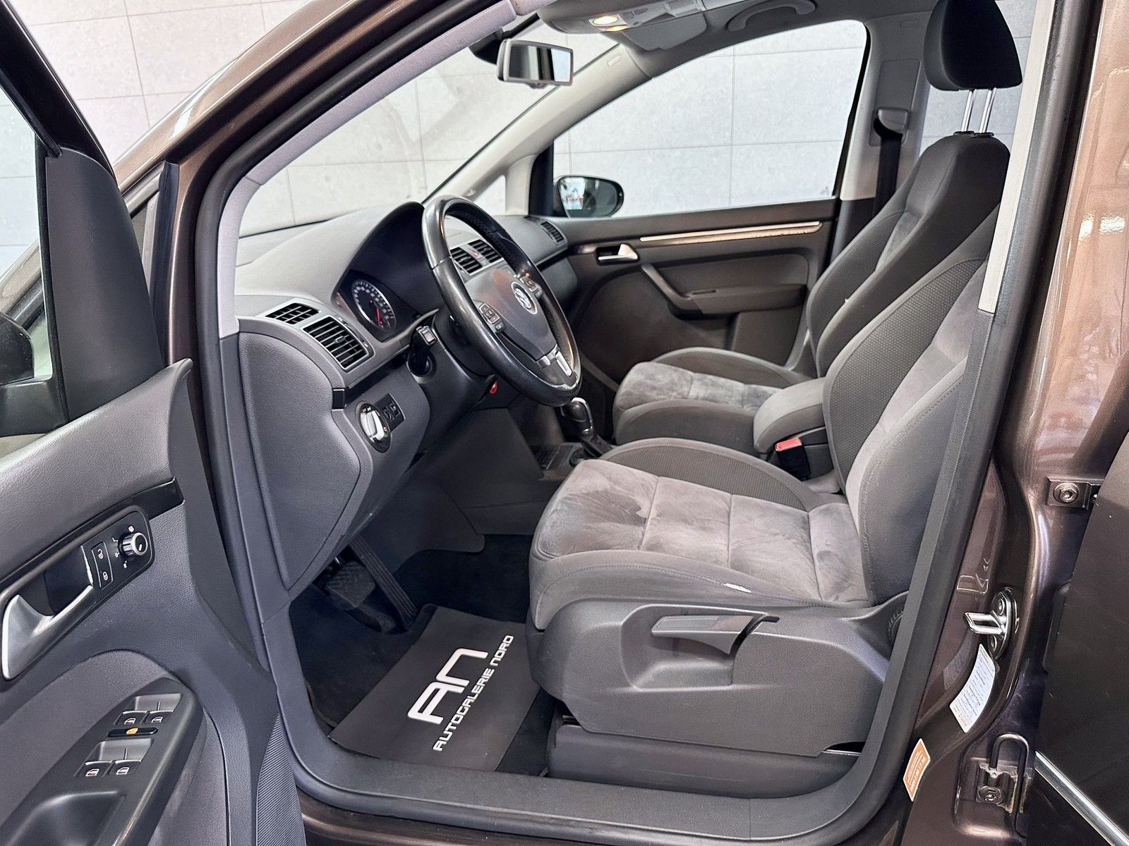 Volkswagen Touran Touran Highline Alcantara+Navi+Xenon+7 Sitze