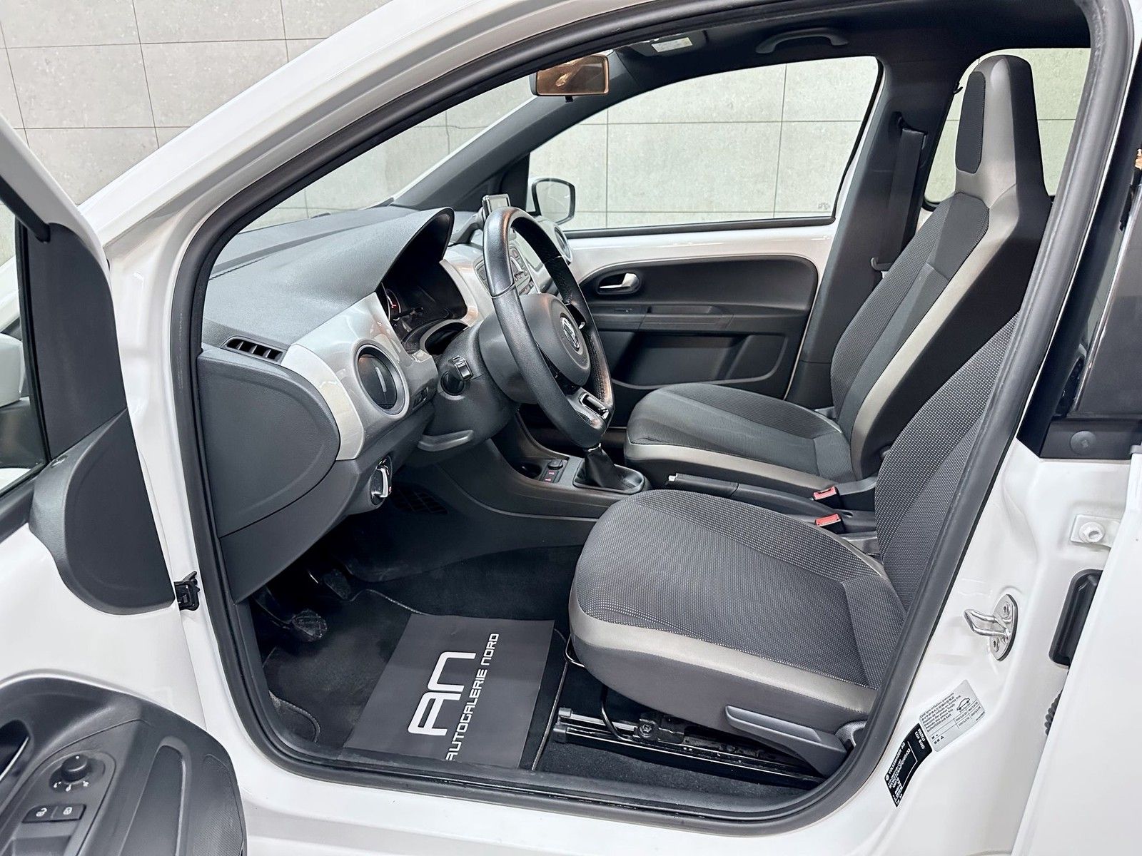 Volkswagen up! up! high Pano+Sport Pack Black R+Tempomat+SHZ