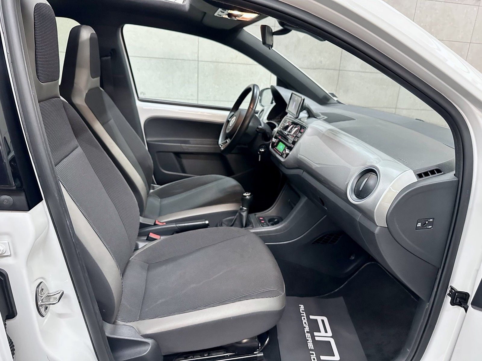 Volkswagen up! up! high Pano+Sport Pack Black R+Tempomat+SHZ