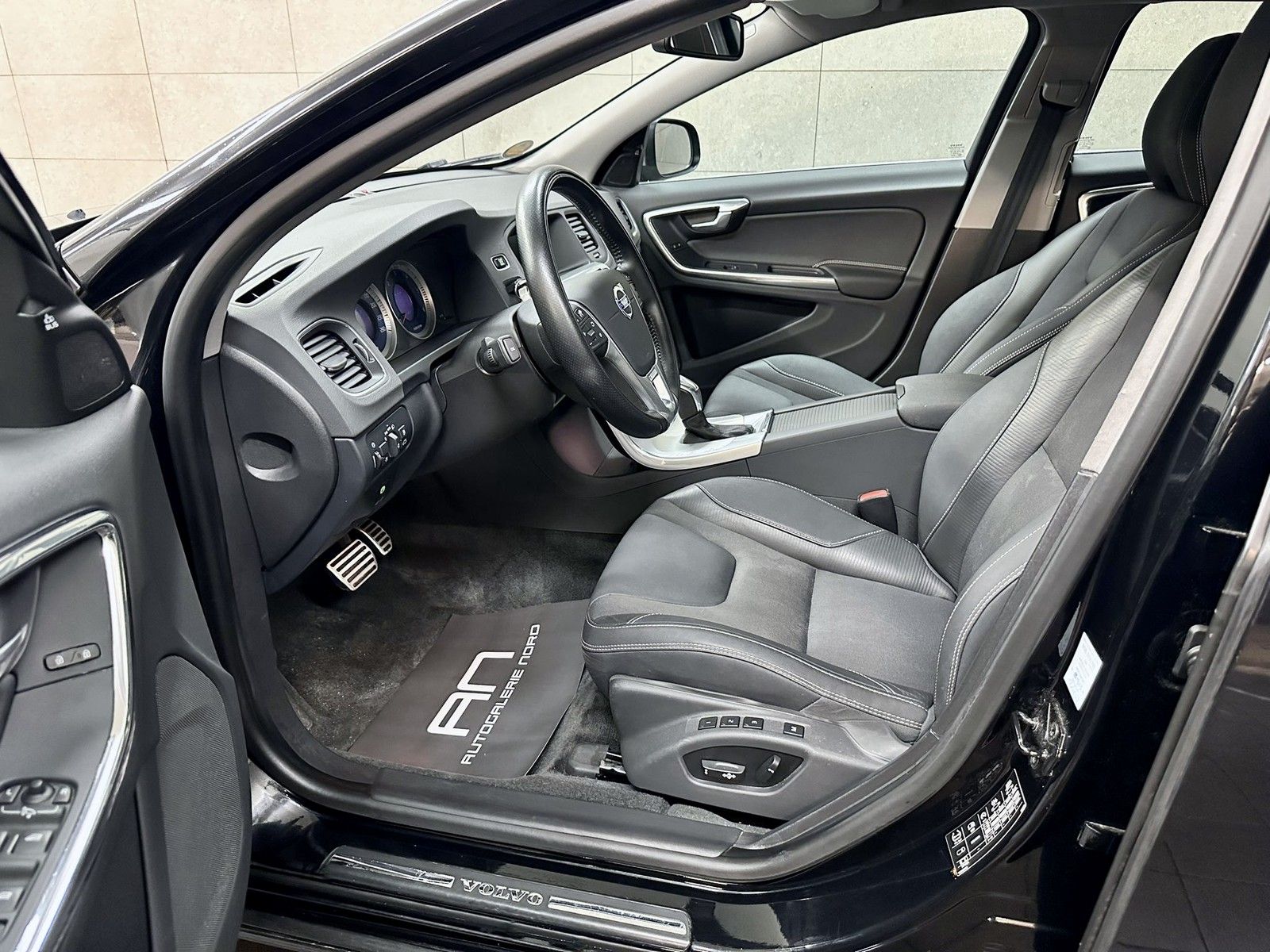 Volvo S60 S60 R-Design Xenon+Navi+Leder+ACC+SHD+Kamera