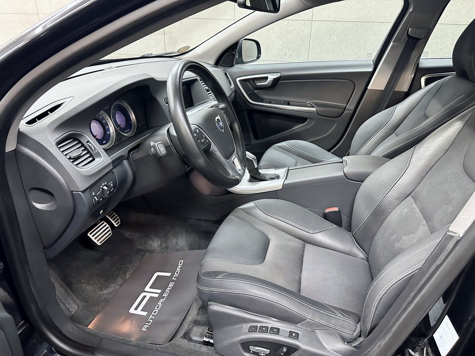 Volvo S60 S60 R-Design Xenon+Navi+Leder+ACC+SHD+Kamera