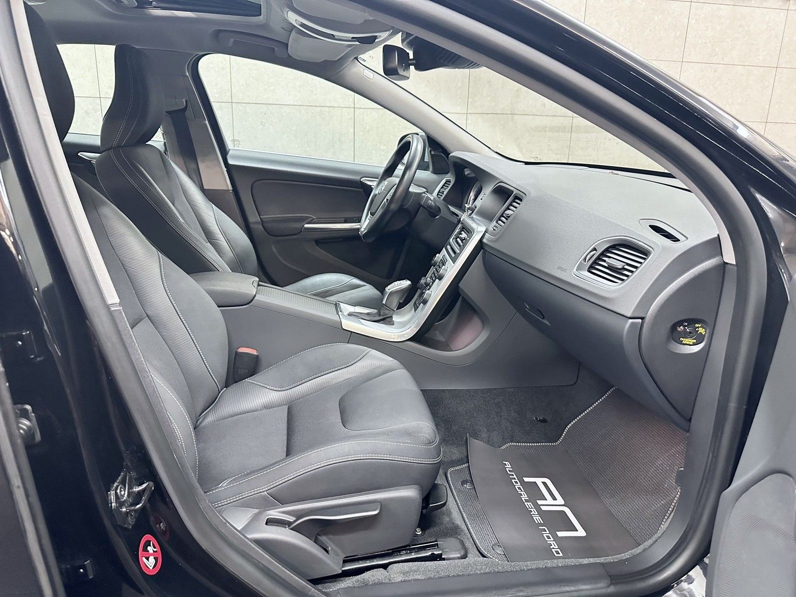 Volvo S60 S60 R-Design Xenon+Navi+Leder+ACC+SHD+Kamera