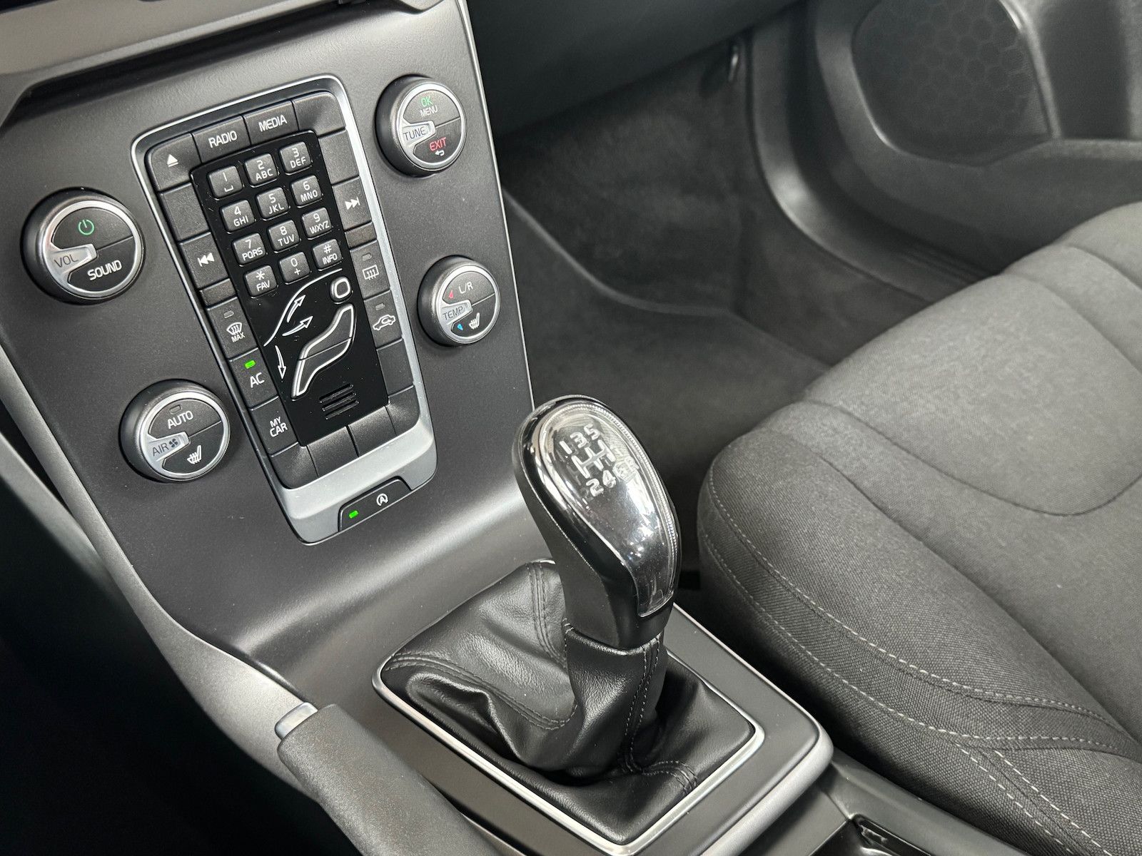 Volvo V40 V40 D2*ECO Kinetic*Euro6*85 Co²*Klima*Sitzheizg